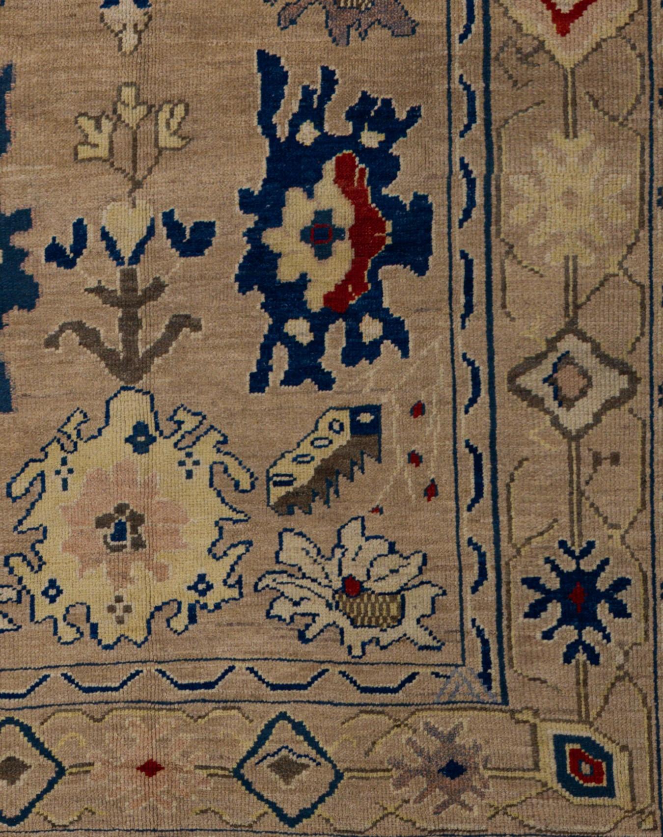 Beige Tan Hand Knotted Rug 5 ft 4 in x 6 ft 10 in, Raumgröße für Wohnzimmer im Zustand „Hervorragend“ im Angebot in Dallas, TX