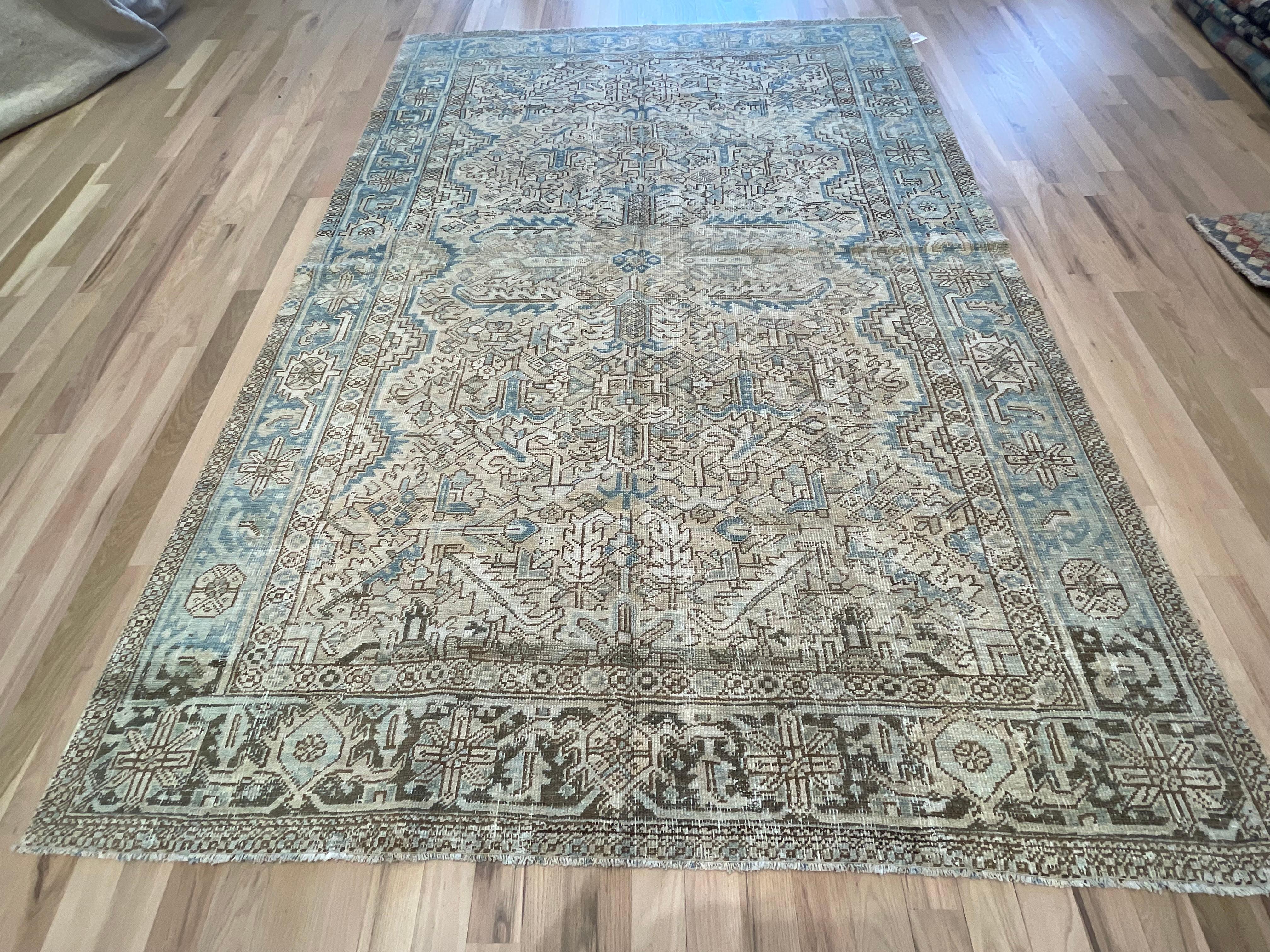 Lana Tappeto turco beige, grigio e blu con design geometrico in vendita