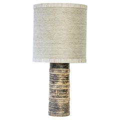 Beigefarbene strukturierte Keramik-Tischlampe, passender Lampenschirm von R. Houben