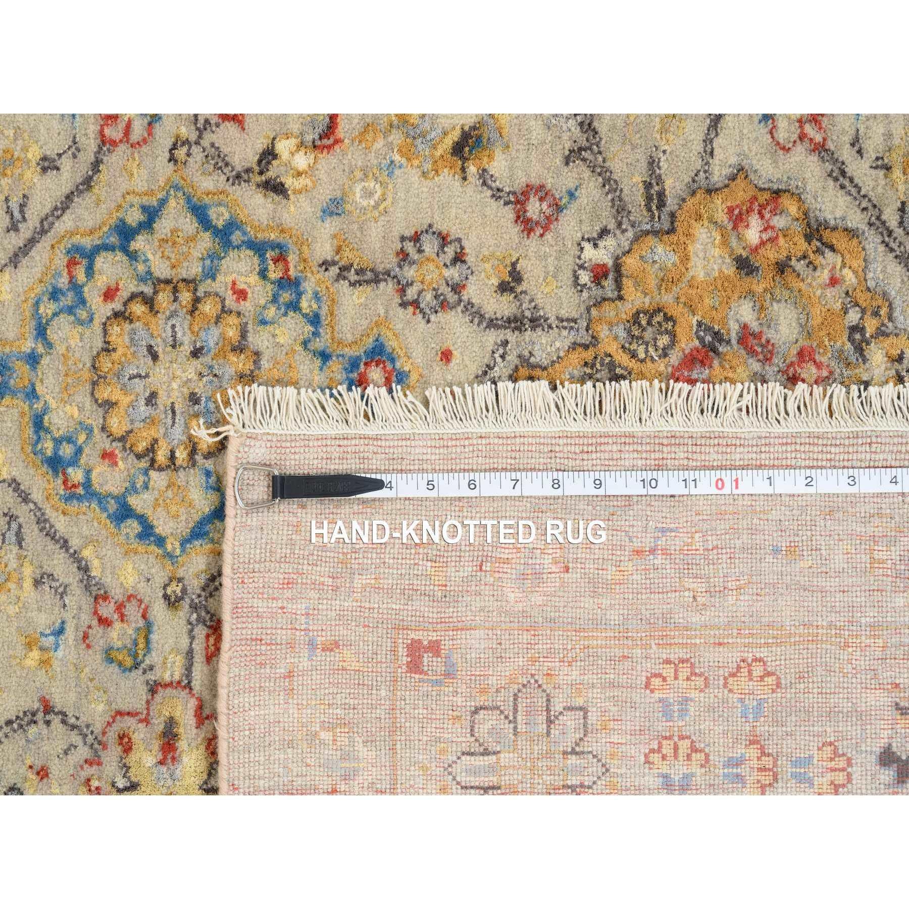 Handgeknüpfter Teppich aus Wolle und Seide in Beige, THE SUNset ROSETTES, weiche Farben, 8'0