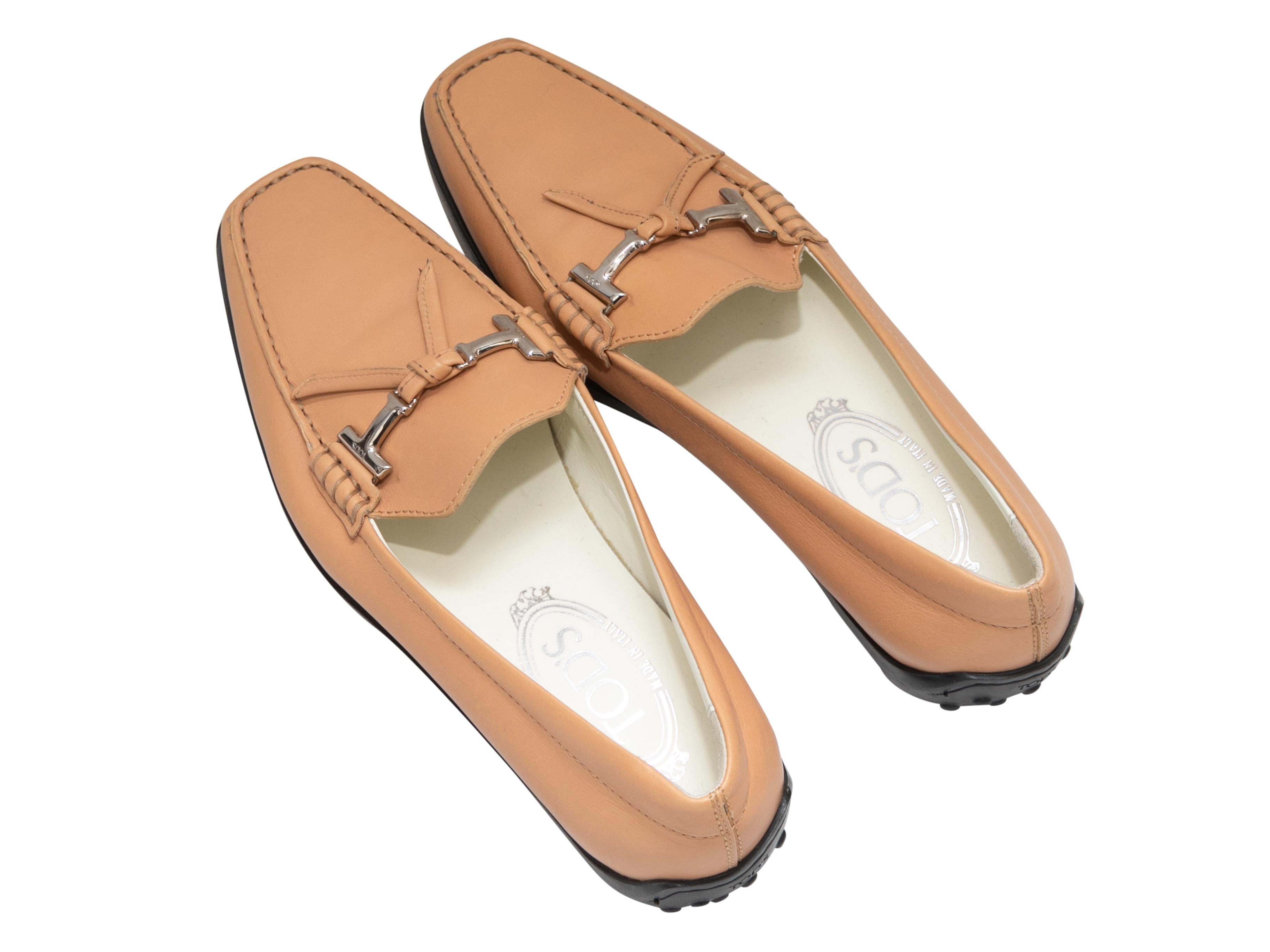 Beige Tod's Mocassins de conduite en cuir beige, taille 37 en vente