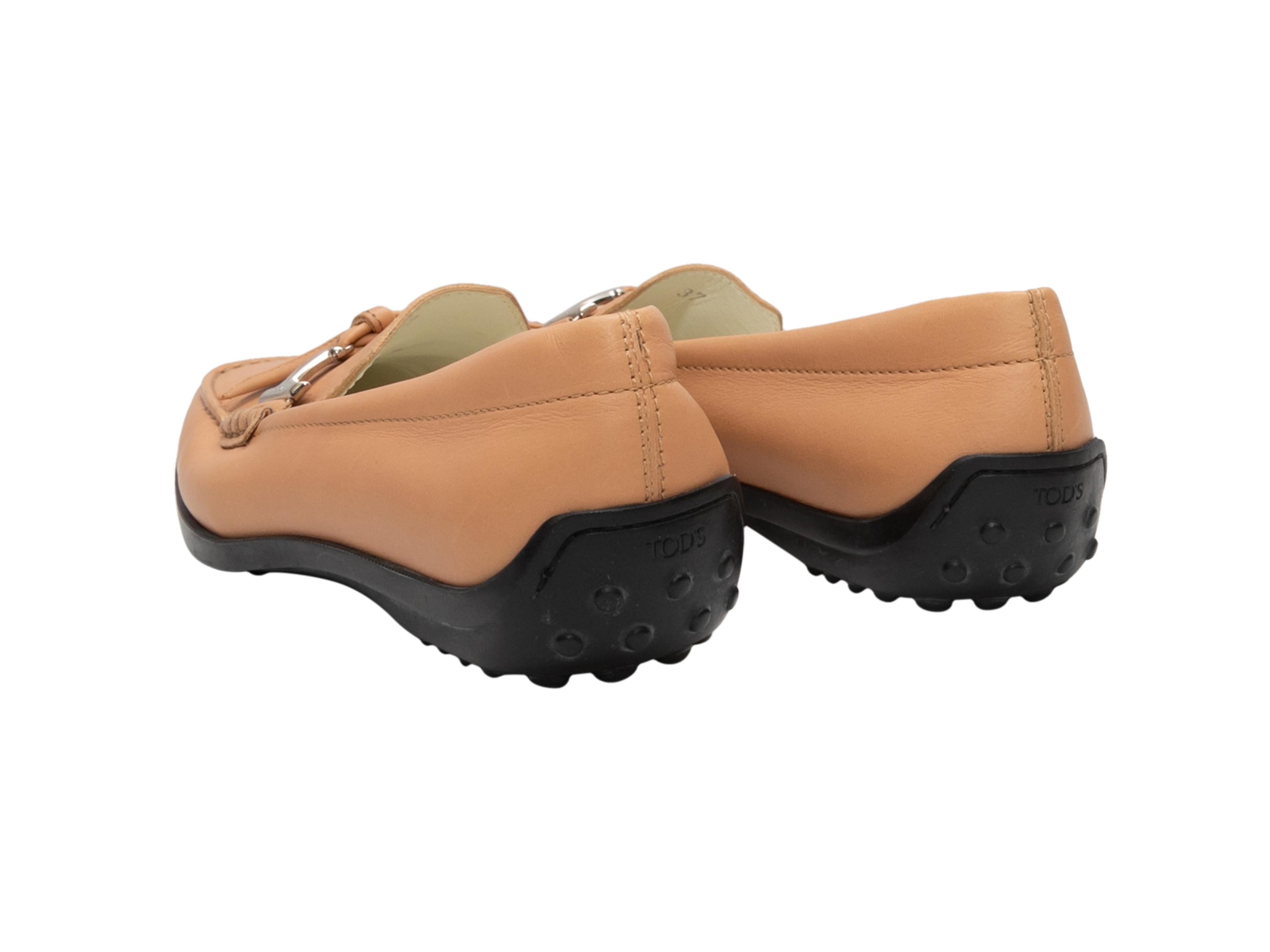Tod's Mocassins de conduite en cuir beige, taille 37 Bon état - En vente à New York, NY