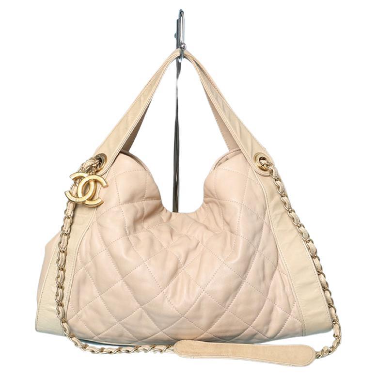Beige top-stitched hand and shoulder bag Chanel 31 rue Cambon Numbered For Sale