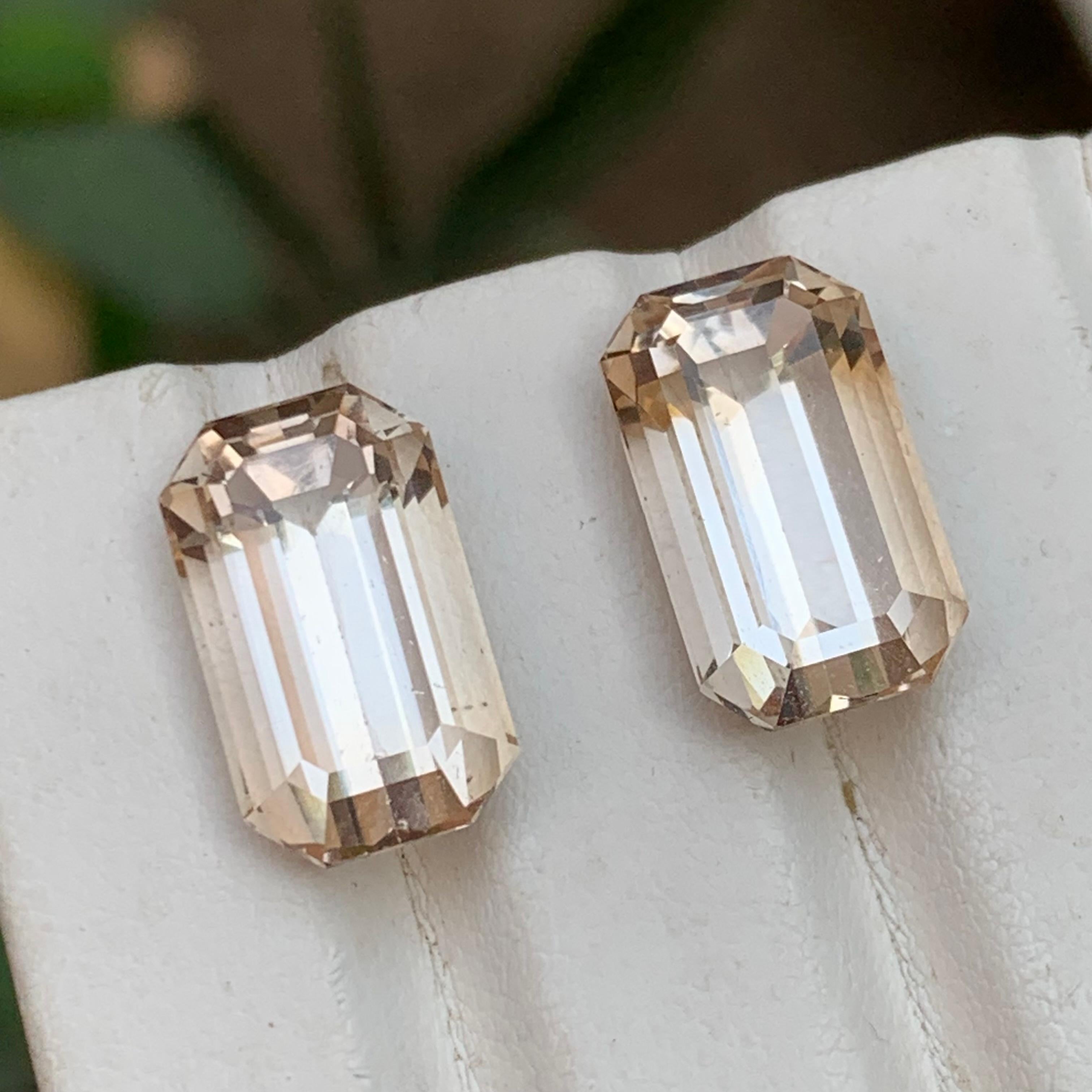 Beige Topas 24.95 Natürliche lose Edelsteine Paar Schritt Smaragdschliff für Ohrringe im Angebot 1