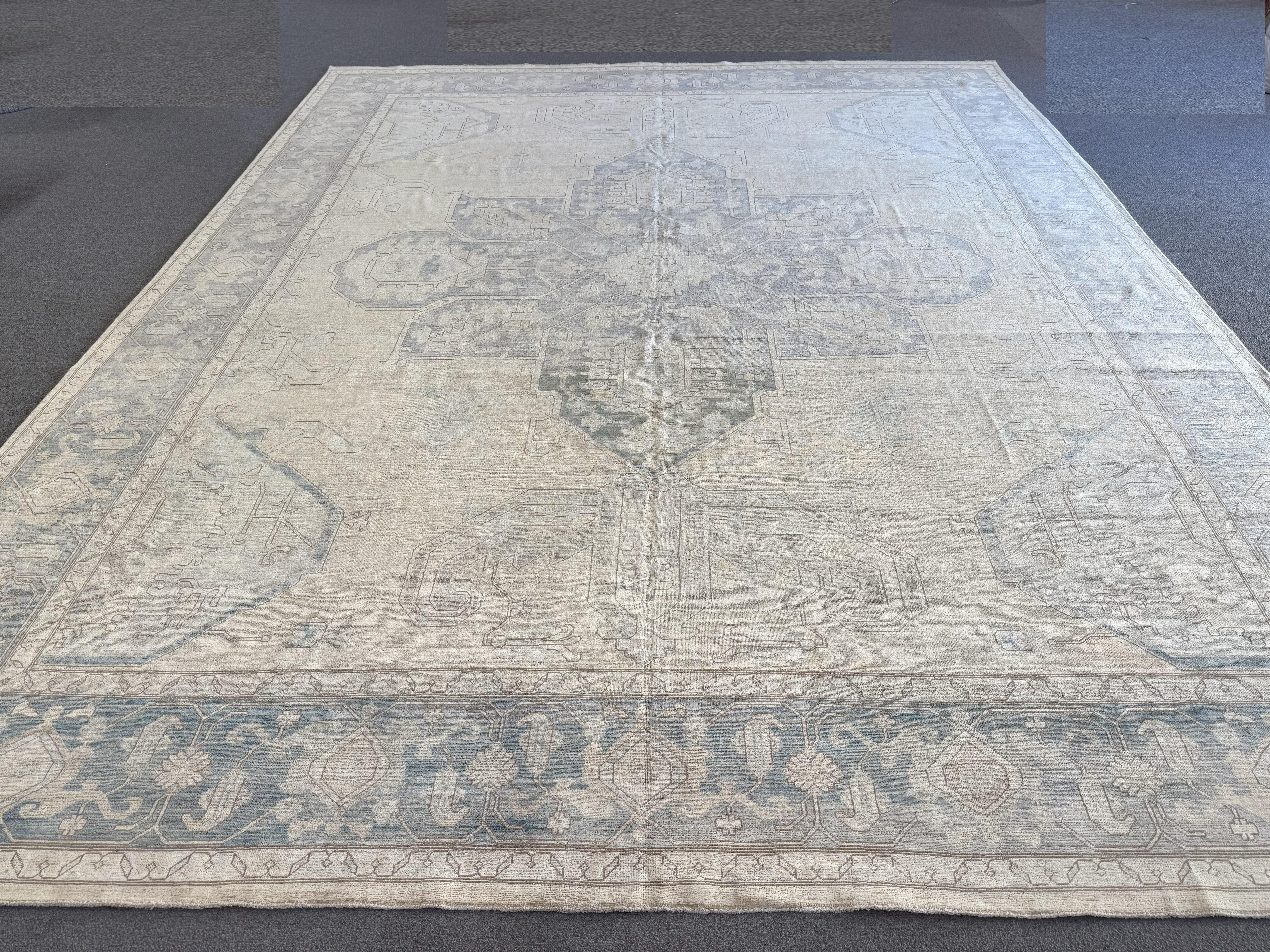 Wool Beige Traditional Design with Center Medallion Pakistani Area Rug For Sale