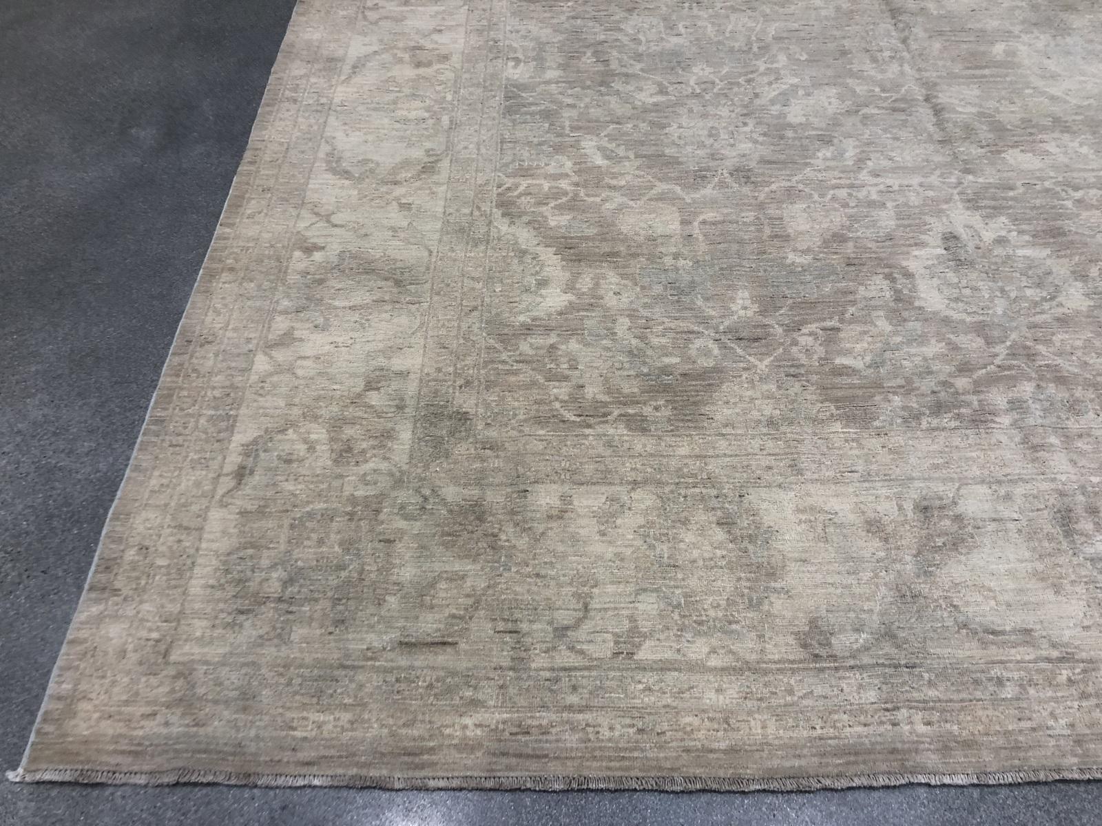 Beige Traditional Style Wool Area Rug In New Condition For Sale In Los Angeles, CA