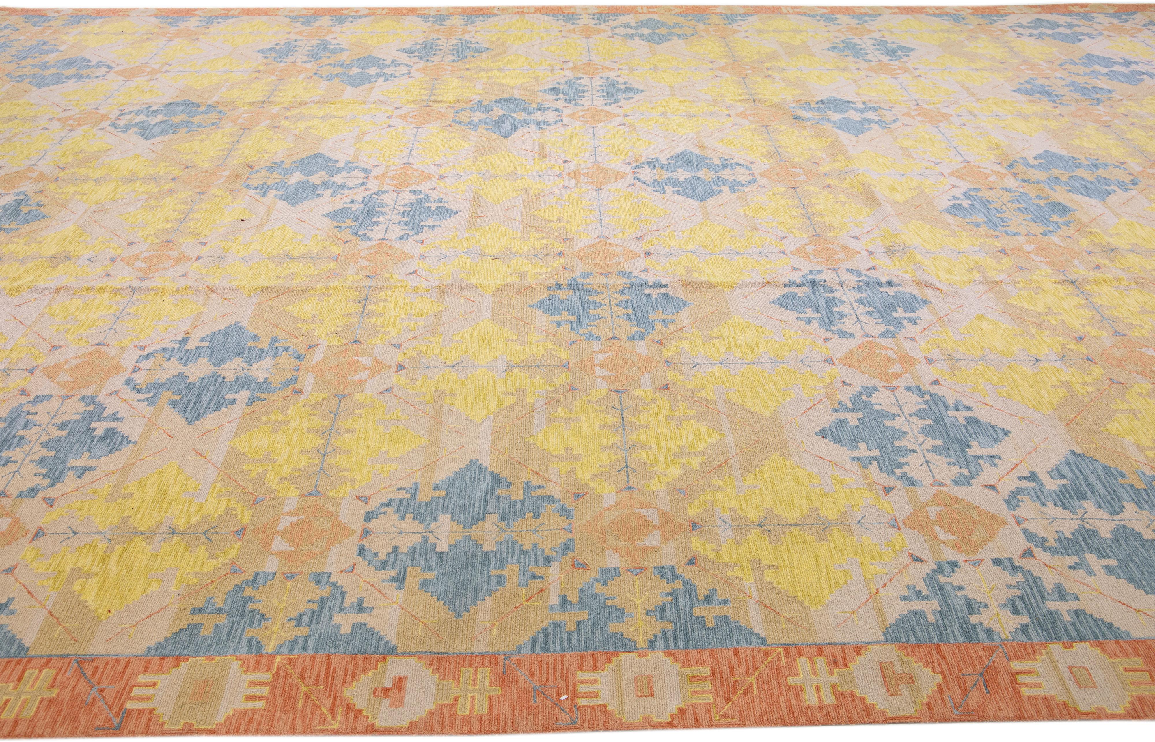 Beige Transitional Design Handmade Oversize Wool Rug In New Condition For Sale In Norwalk, CT
