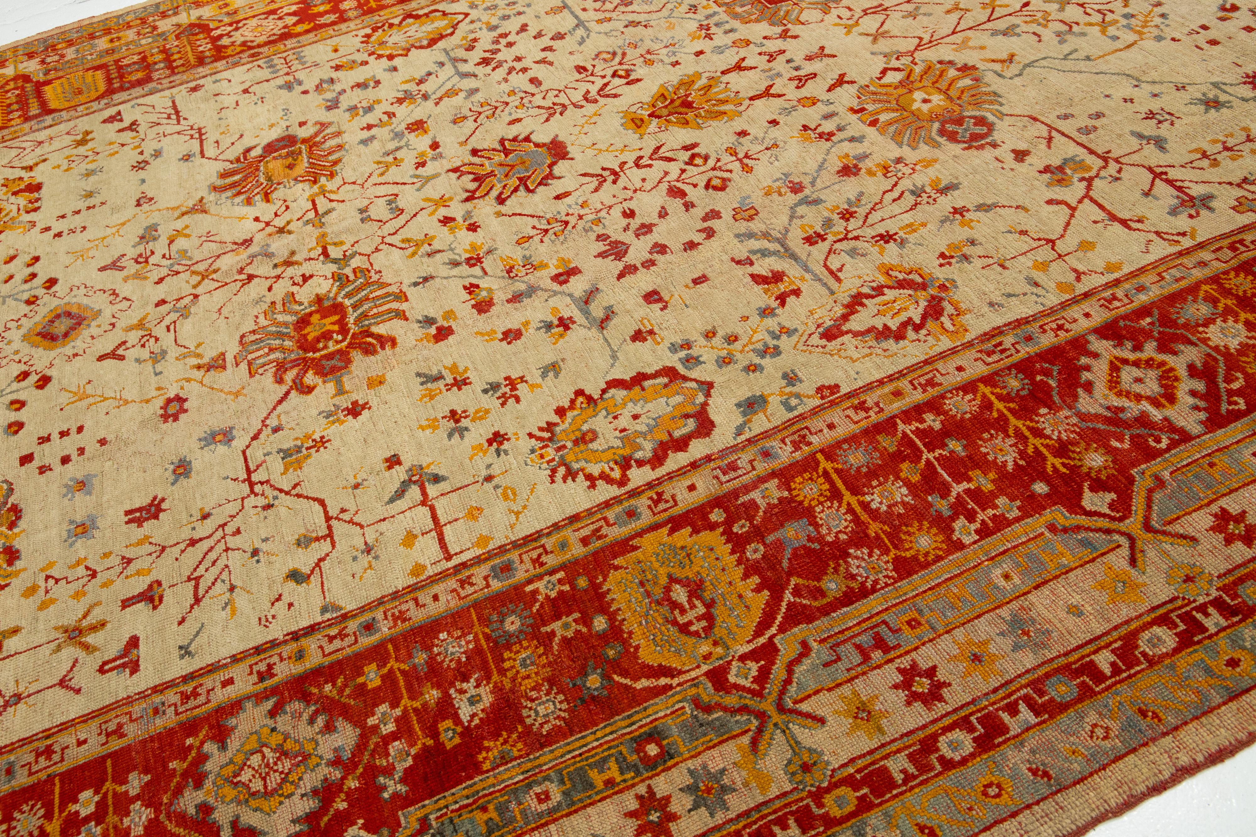 Türkischer Oushak-Teppich aus antiker Wolle in Beige, handgefertigt mit Blumenmuster im Angebot 5