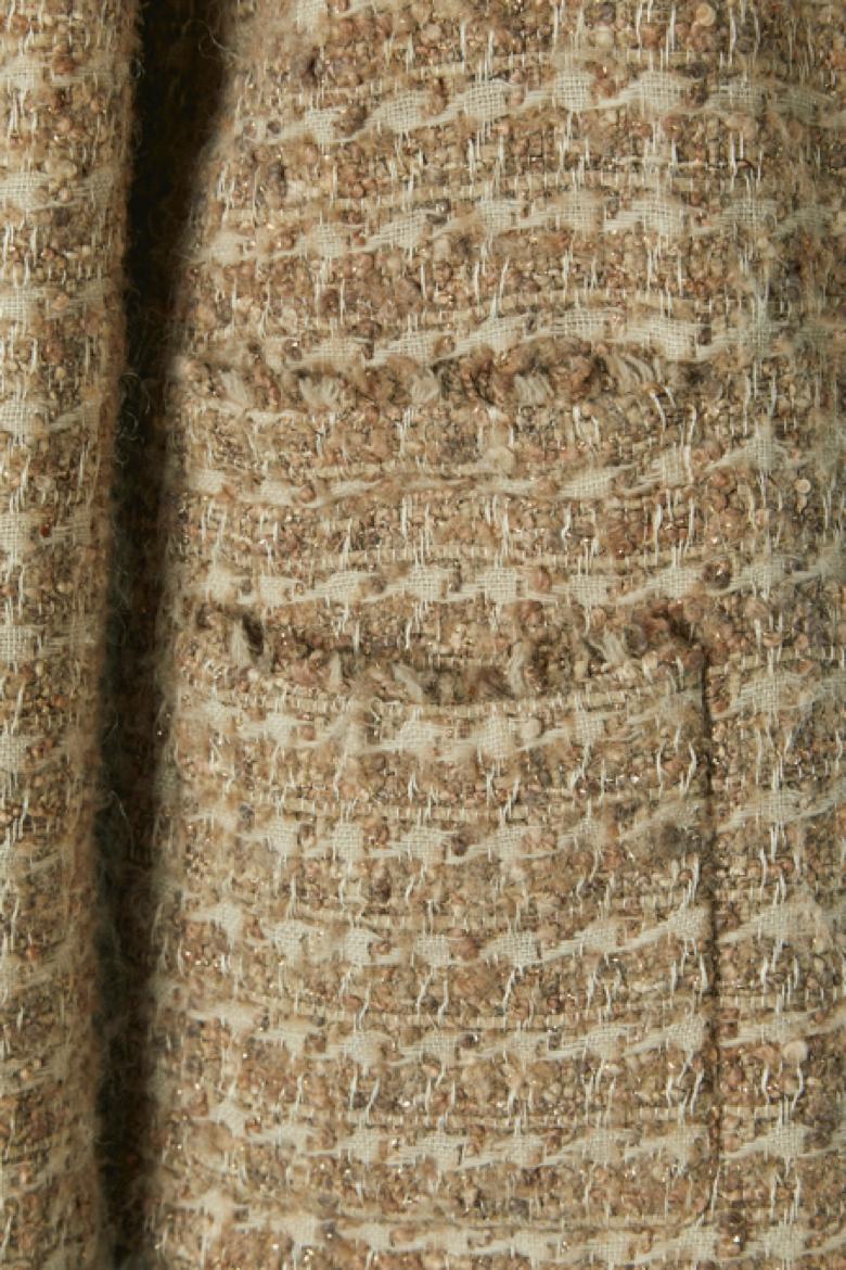 Chaqueta de tweed beige CHANEL en Excelente estado para la venta en Saint-Ouen-Sur-Seine, FR
