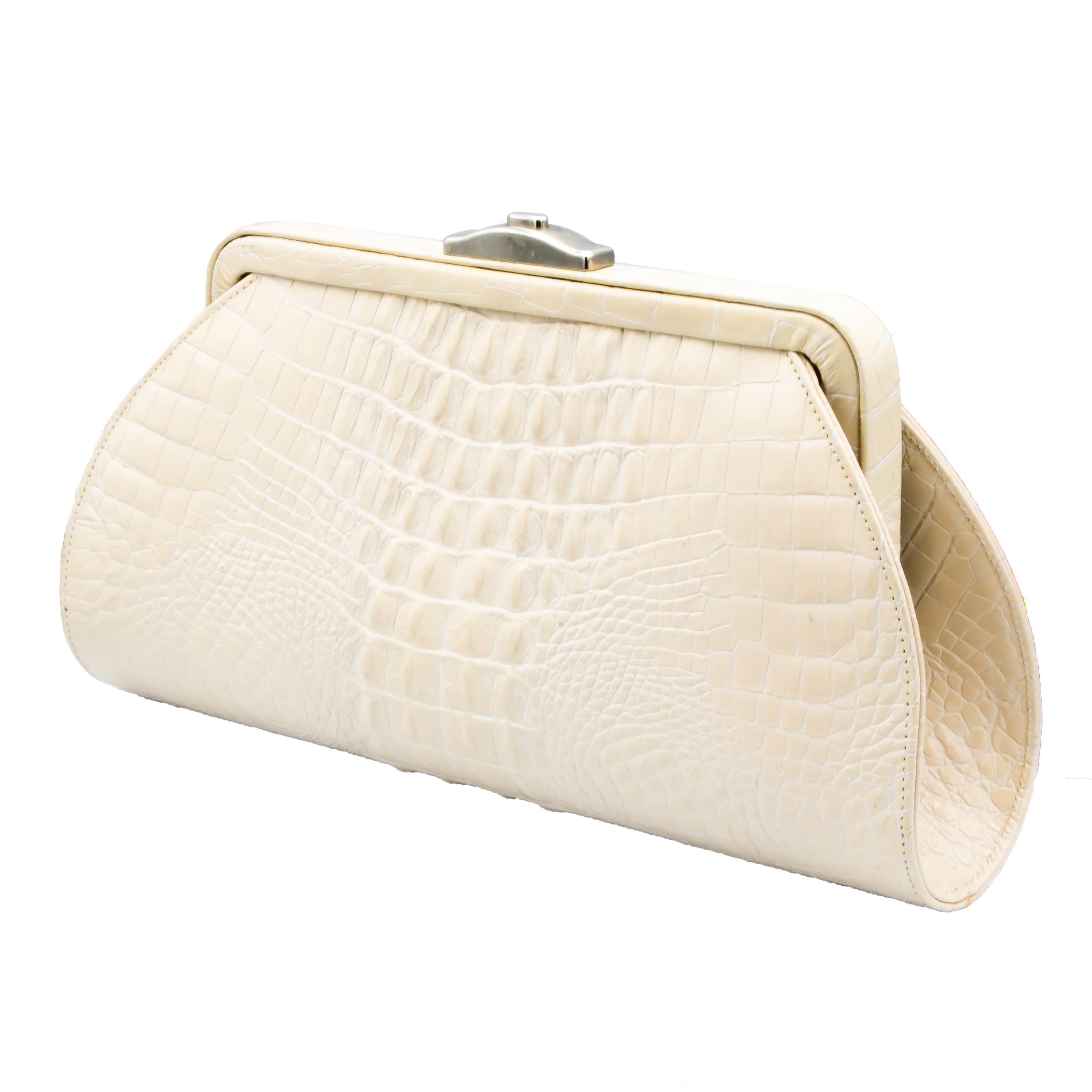 Beige Ultimo Crocodile Clutch In Excellent Condition For Sale In Carlsbad, CA