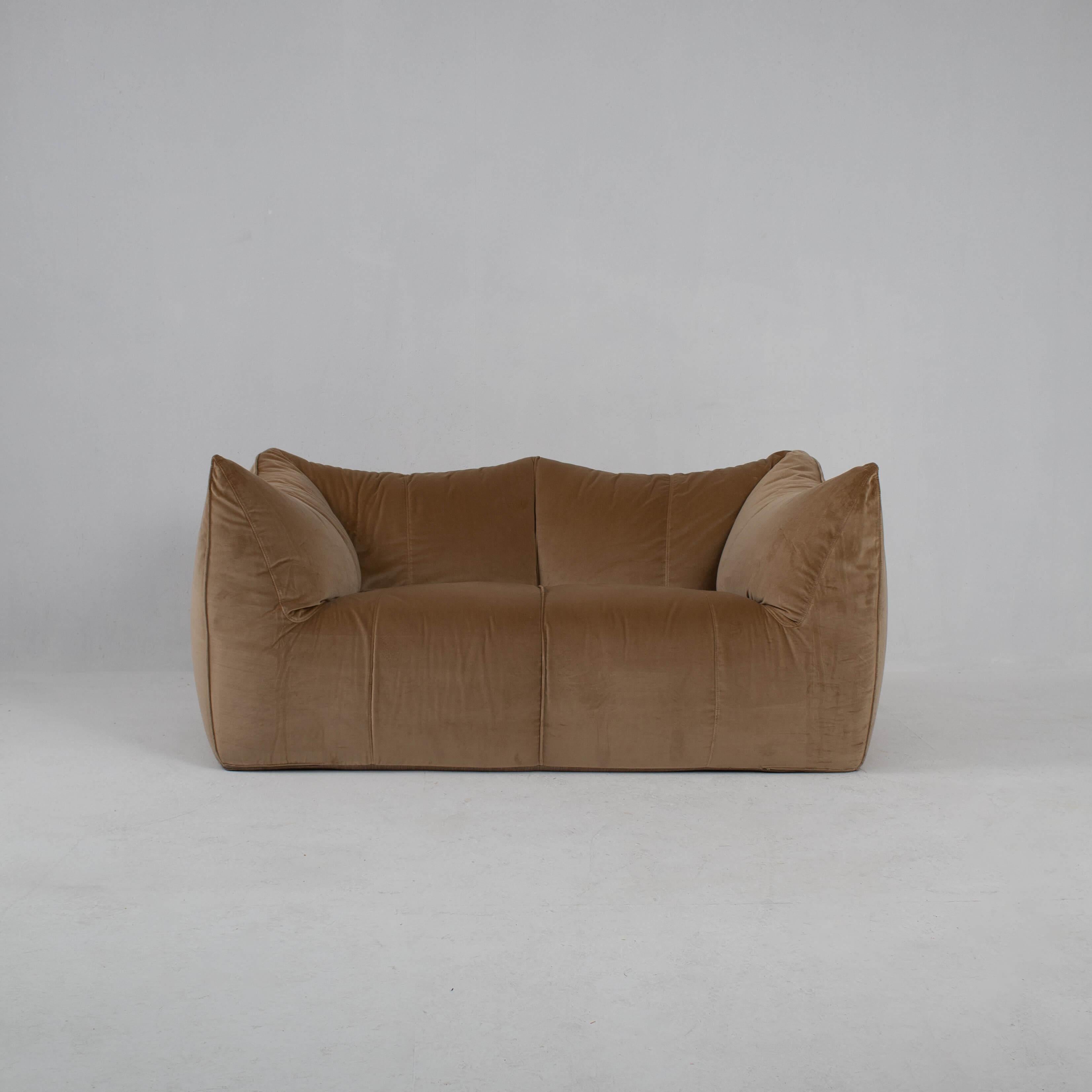 Le Bambole designed by Mario Bellini for B&B Italia, 1970s.
Upholstered in soft beige velvet, this two-seat sofa combines modern comfort with timeless elegance. A perfect blend of soft, plush seating and sleek design, ideal for any contemporary
