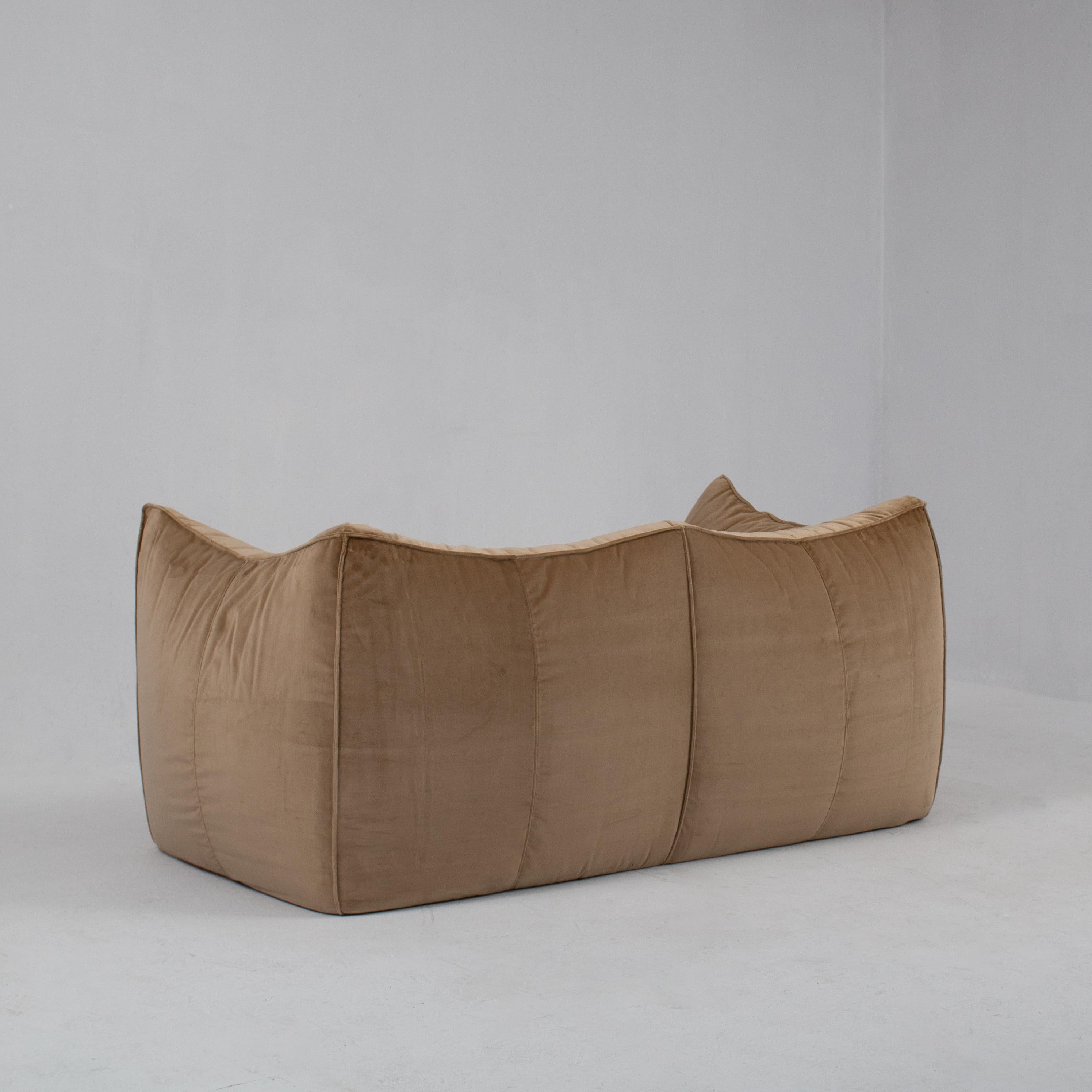 Beige Velvet Le bambole 2seat sofa by Mario Bellini for B&B Italia 1