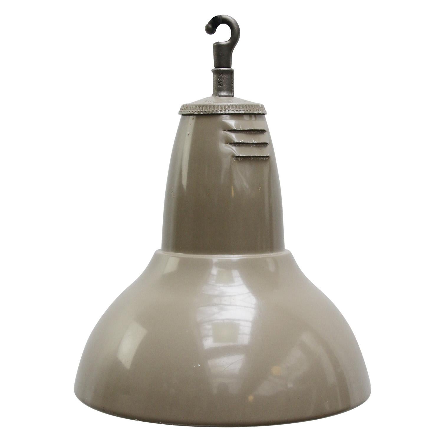 Industrial pendant lamp by Holophane Paris
Beige metal shade with clear striped / holophane glass
Metal top

Weight 3.75 kg / 8.3 lb

Priced per individual item. All lamps have been made suitable by international standards for incandescent