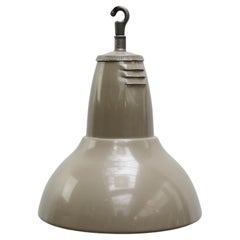 Lampe suspendue industrielle beige à rayures transparentes par Holophane Paris