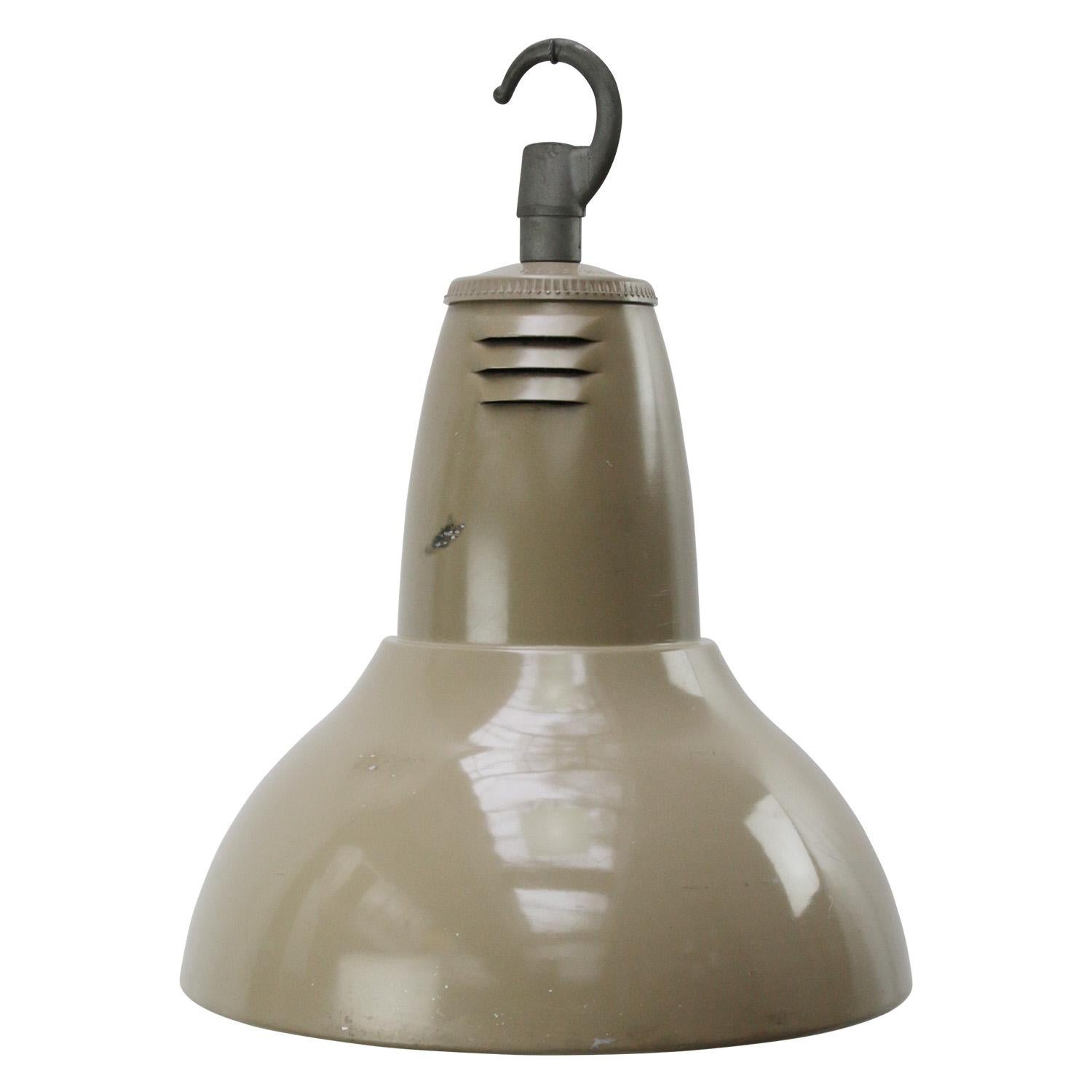 Industrial pendant lamp by Holophane Paris
Beige metal shade with clear striped / holophane glass
Metal top

Weight 3.75 kg / 8.3 lb

Priced per individual item. All lamps have been made suitable by international standards for incandescent