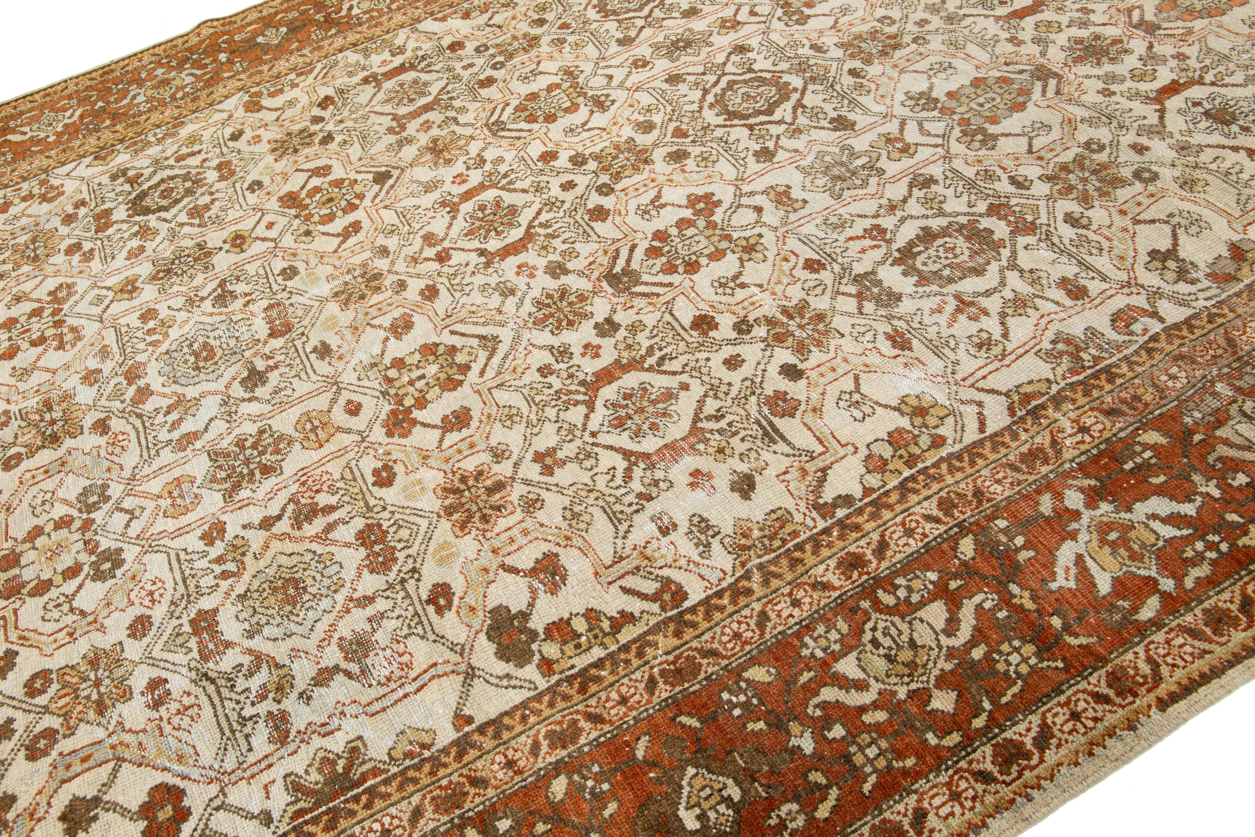 Islamique Tapis Mahal vintage fait à la main en laine persane beige avec motif sur toute la surface  en vente