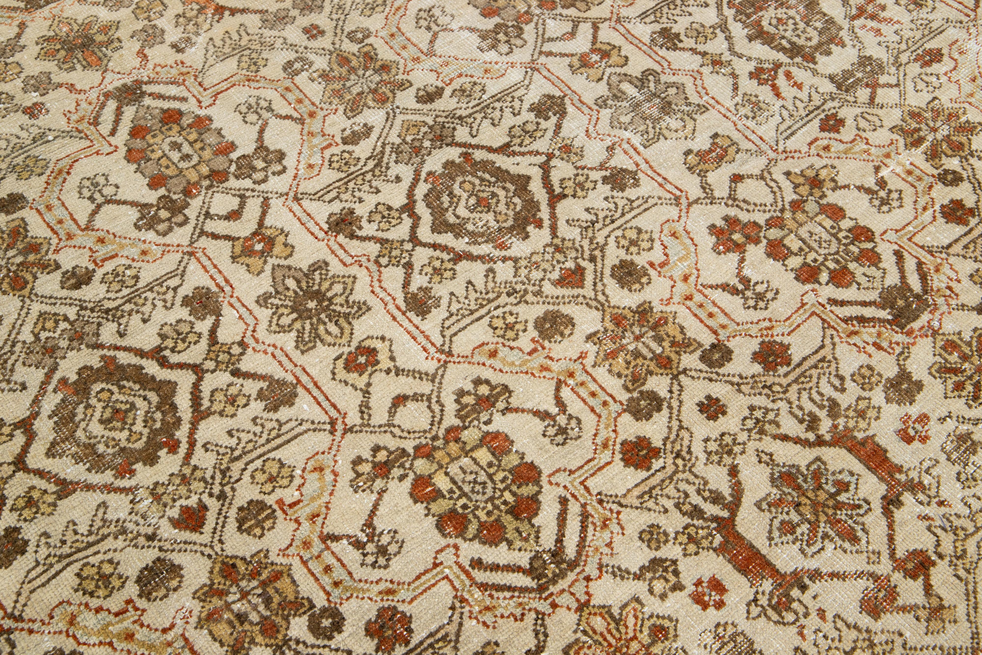20ième siècle Tapis Mahal vintage fait à la main en laine persane beige avec motif sur toute la surface  en vente