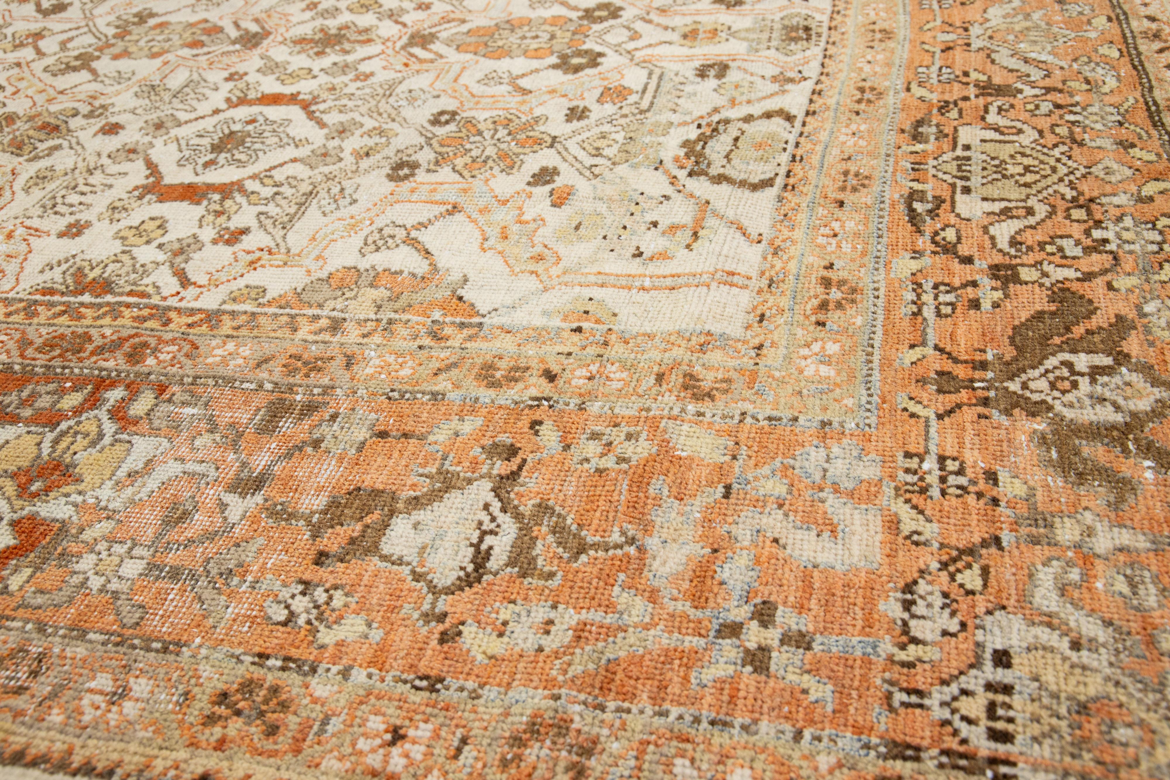 Tapis Mahal vintage fait à la main en laine persane beige avec motif sur toute la surface  en vente 1