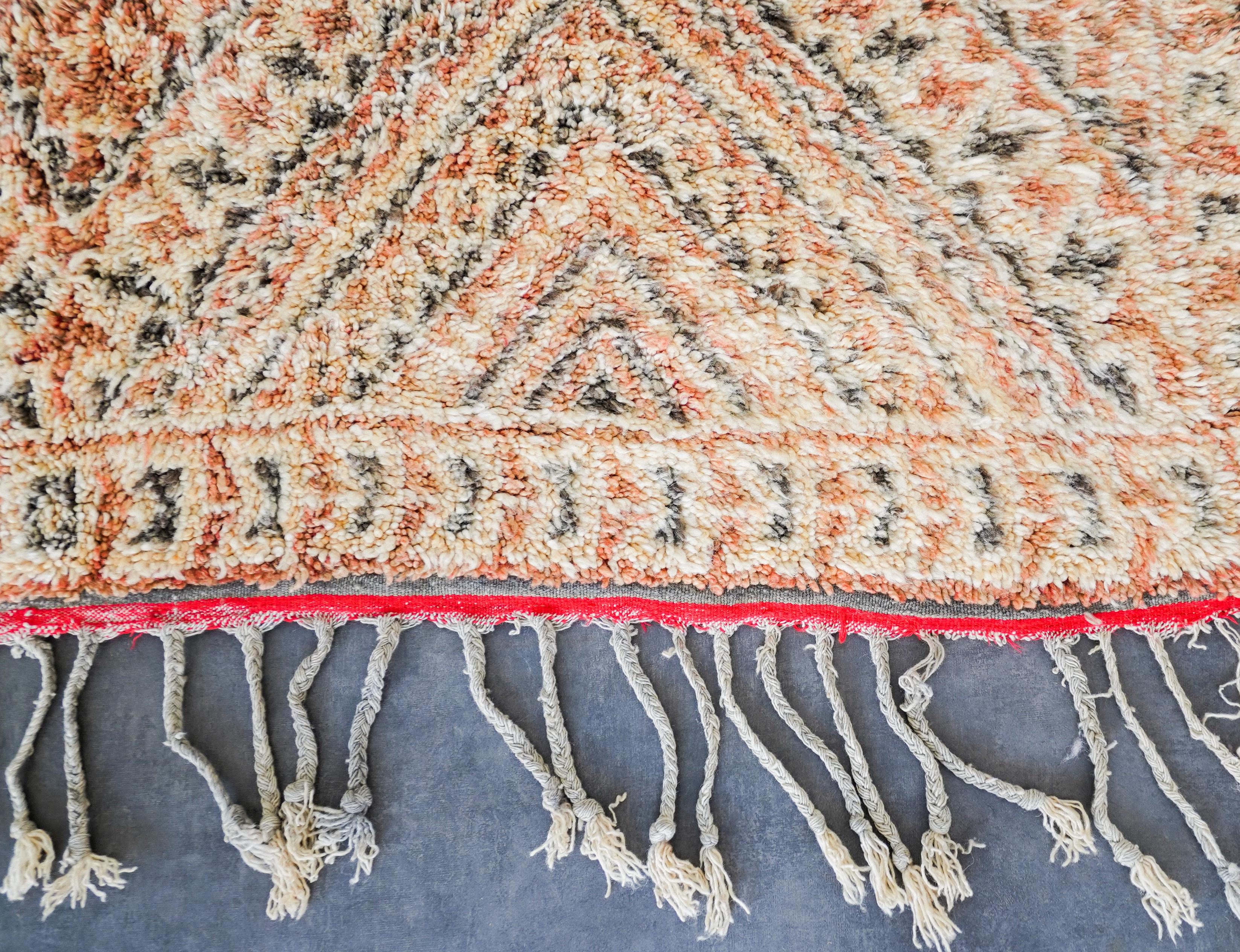 Beigefarbener marokkanischer Berberteppich aus den 70ern  100% Wolle  6.6x14 Ft 200x420 Cm (Art déco) im Angebot