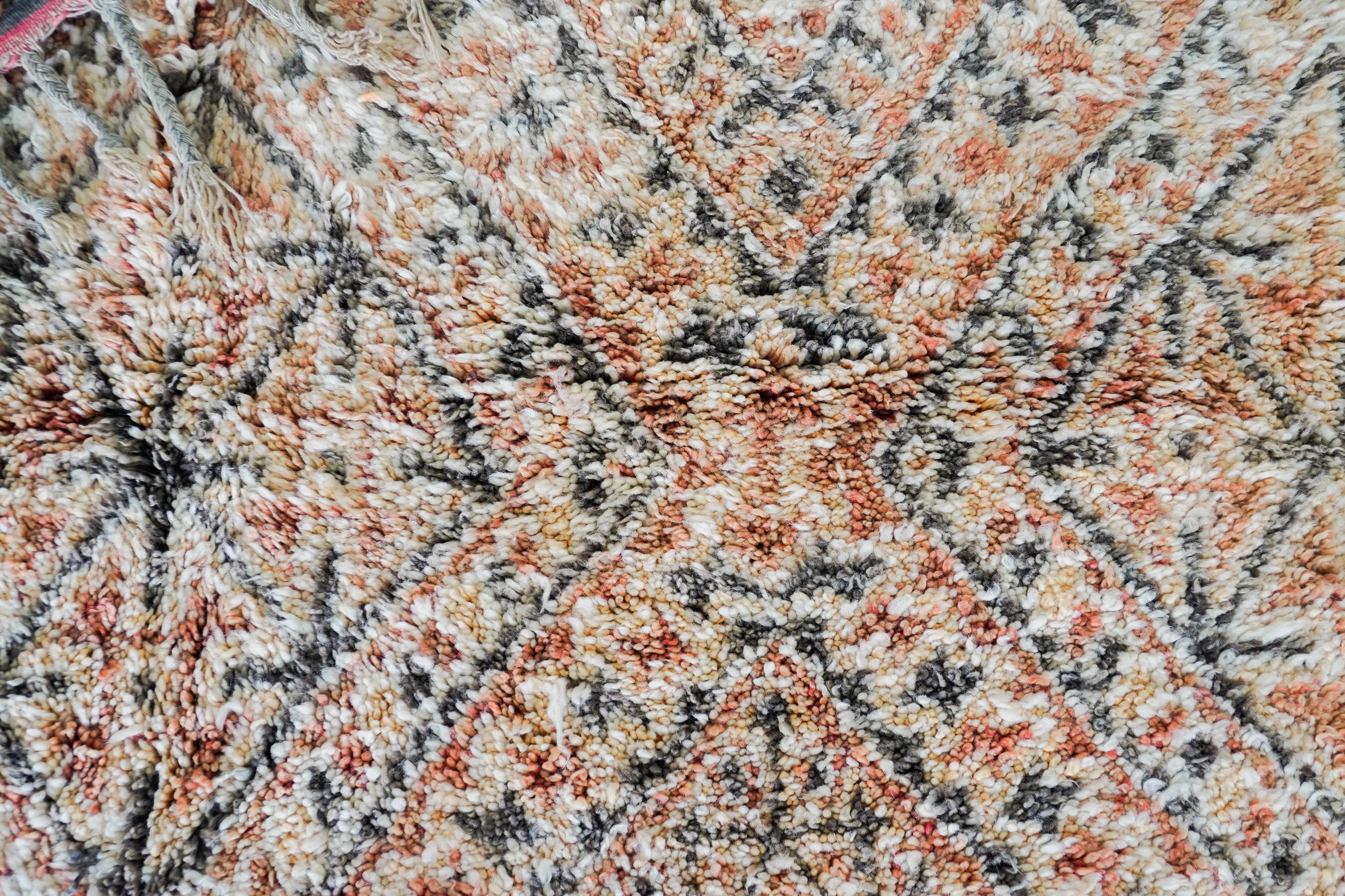 Beigefarbener marokkanischer Berberteppich aus den 70ern  100% Wolle  6.6x14 Ft 200x420 Cm (Handgeknüpft) im Angebot