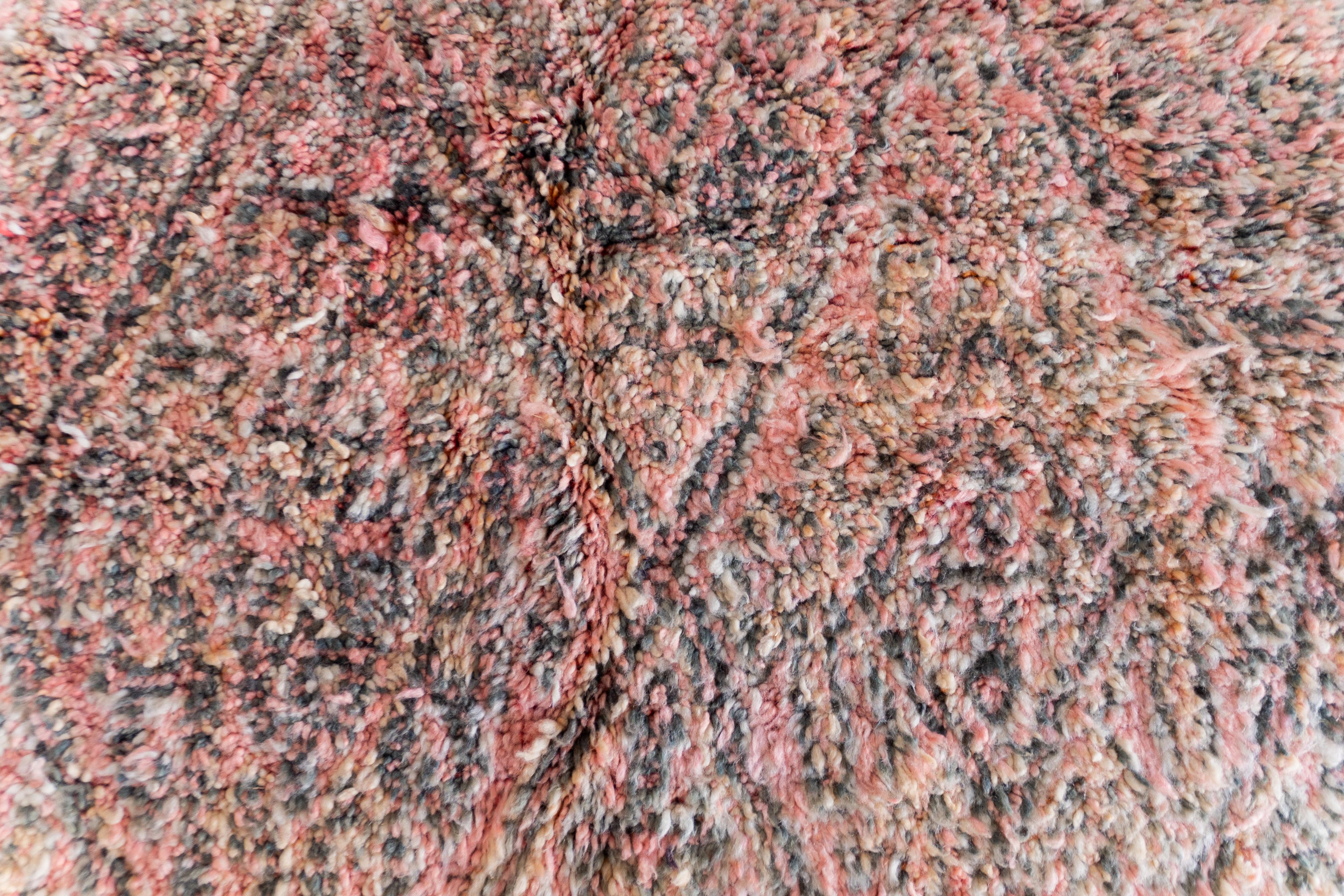 Beigefarbener marokkanischer Berberteppich aus den 70ern  100% Wolle 7.2x10.3 Ft 220x315 Cm (Handgeknüpft) im Angebot