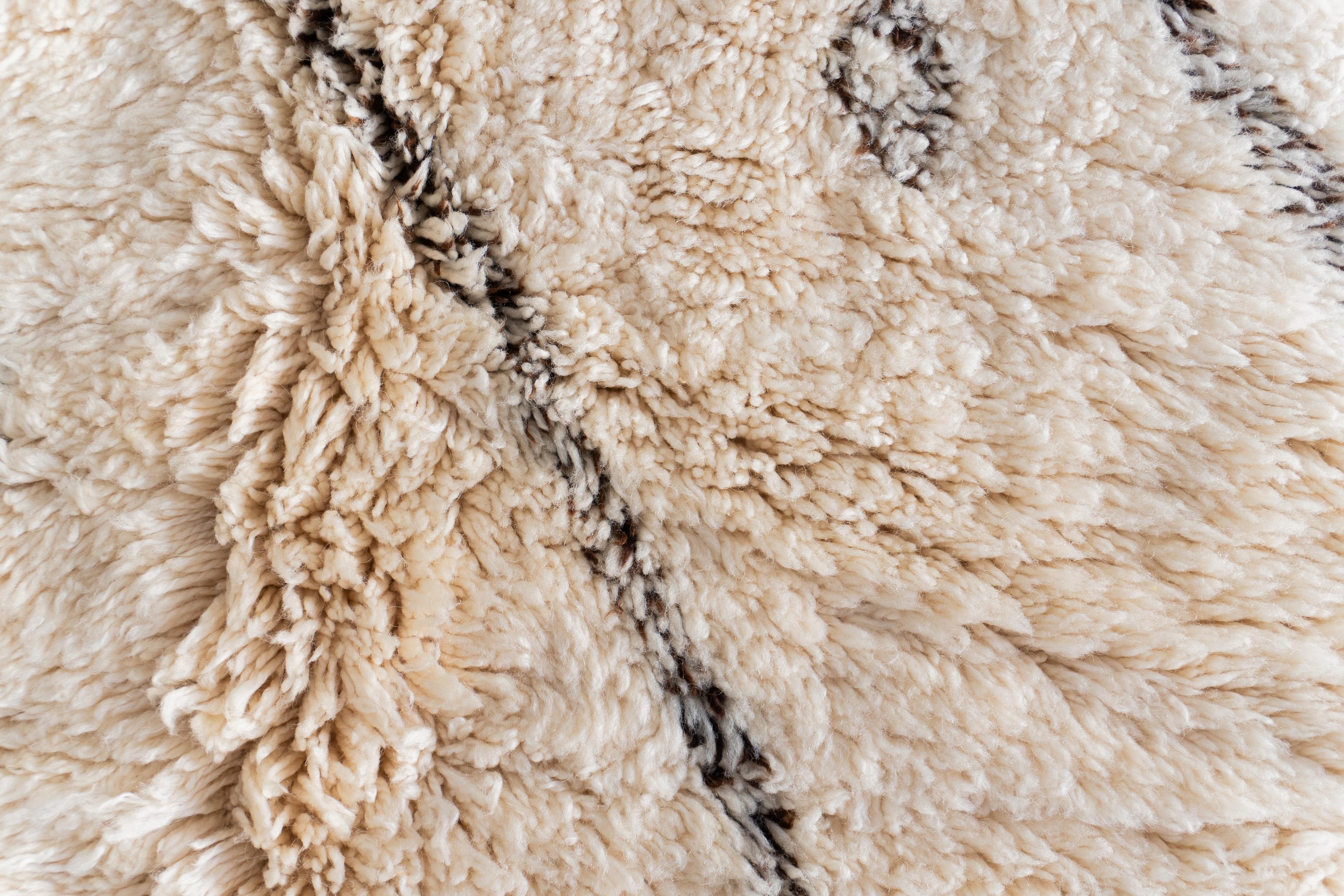 Marokkanischer Vintage-Teppich aus Beni Ourain aus 100% Wolle in Beige 5,4x9.2 Ft 165x280 Cm  (Art déco) im Angebot