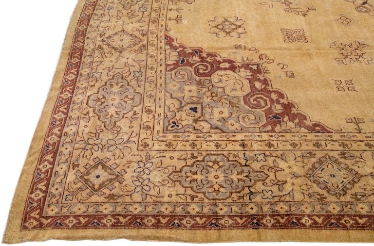 Beige Vintage Turkish Oushak Handmade Wool Rug With Rosette Motif In Excellent Condition For Sale In Norwalk, CT