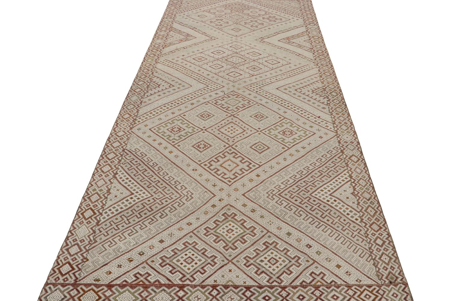 Hand-Woven Beige Vintage Zayane Moroccan Kilim Rug with Geometric Pattern, from Rug & Kilim For Sale