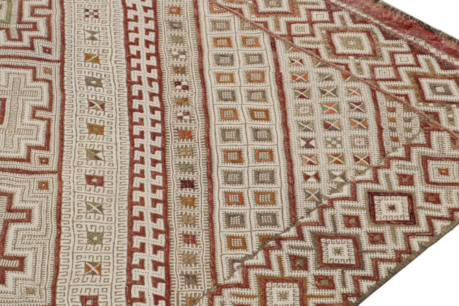 Beigefarbener Vintage Zayane Marokkanischer Kilim Teppich mit geometrischem Muster, von Rug & Kilim (Mitte des 20. Jahrhunderts) im Angebot