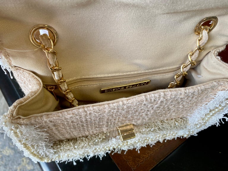 Beige and White Faux Pearl Woven Crossbody Bag For Sale at 1stDibs