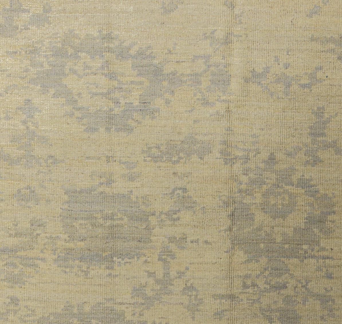 Beige Wolle handgeknüpft Teppich 7 Fuß x 7 Fuß, fast quadratisch, verblasst Garten Dreamscape (Ende des 20. Jahrhunderts) im Angebot