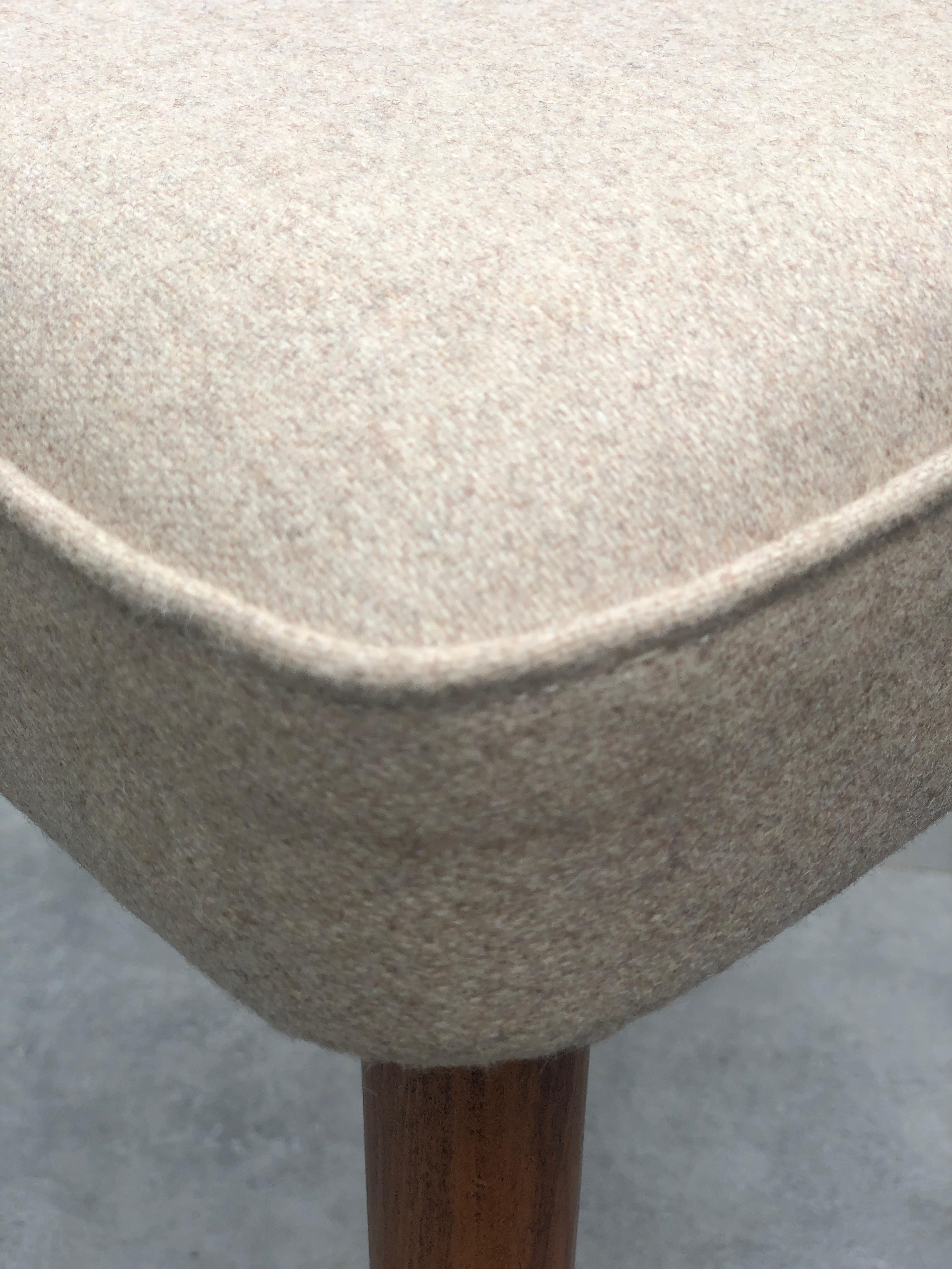 Beige Wool Shell Dining Chair by Lesniewski, 1960s For Sale 1