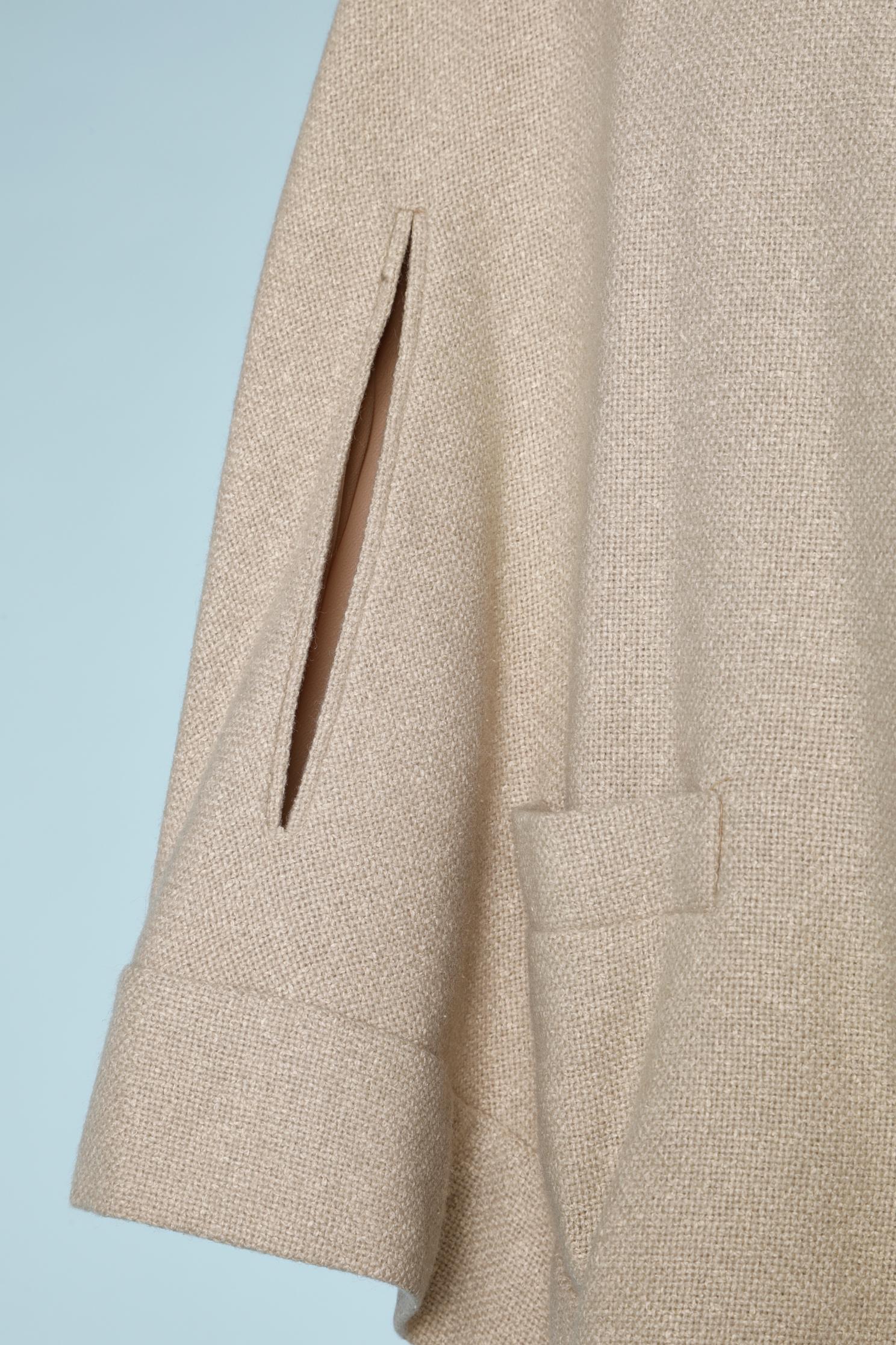 Cape courte en tweed de laine beige avec poche et trou pour les bras Circa 1950/60's  Bon état - En vente à Saint-Ouen-Sur-Seine, FR