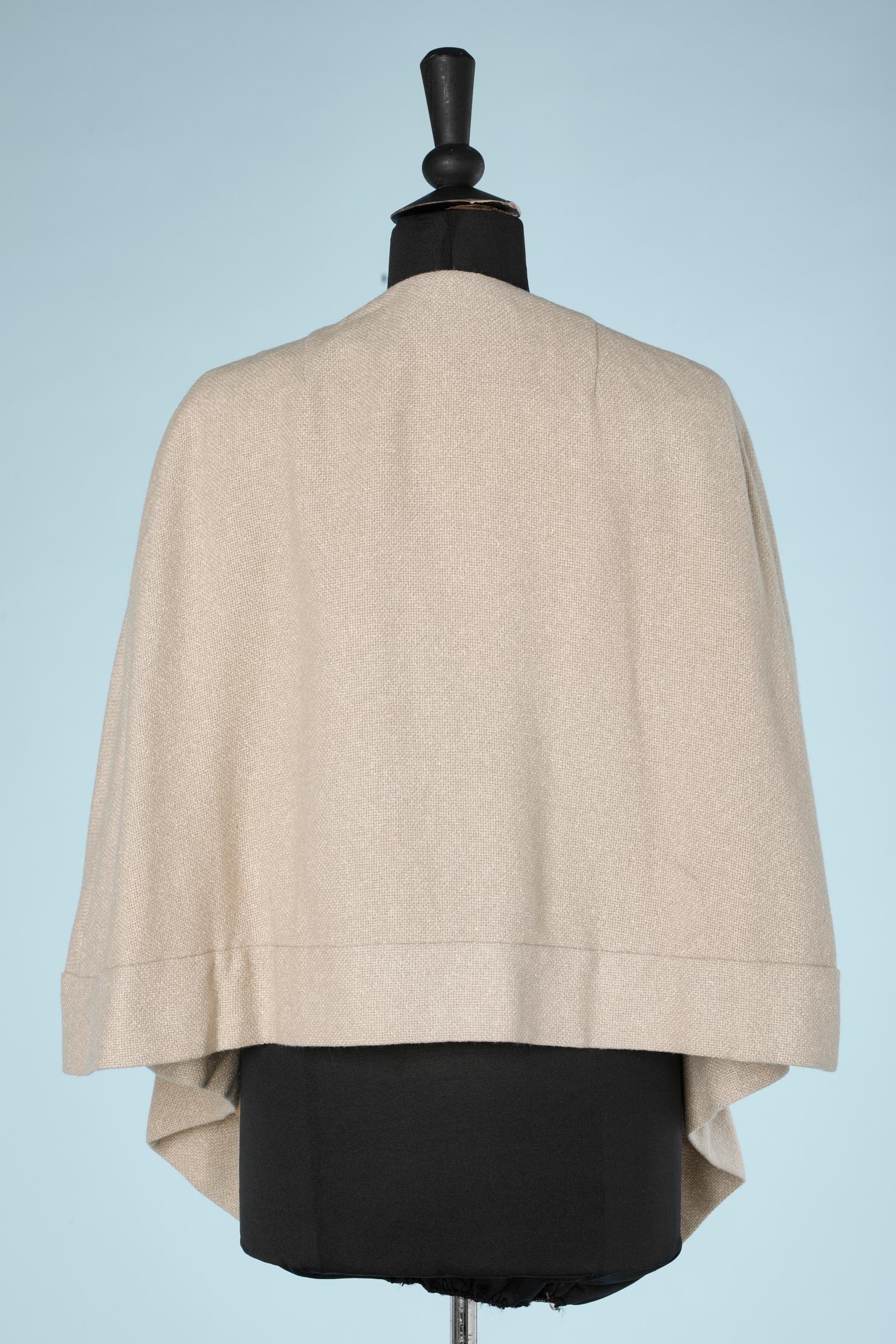 Cape courte en tweed de laine beige avec poche et trou pour les bras Circa 1950/60's  en vente 1