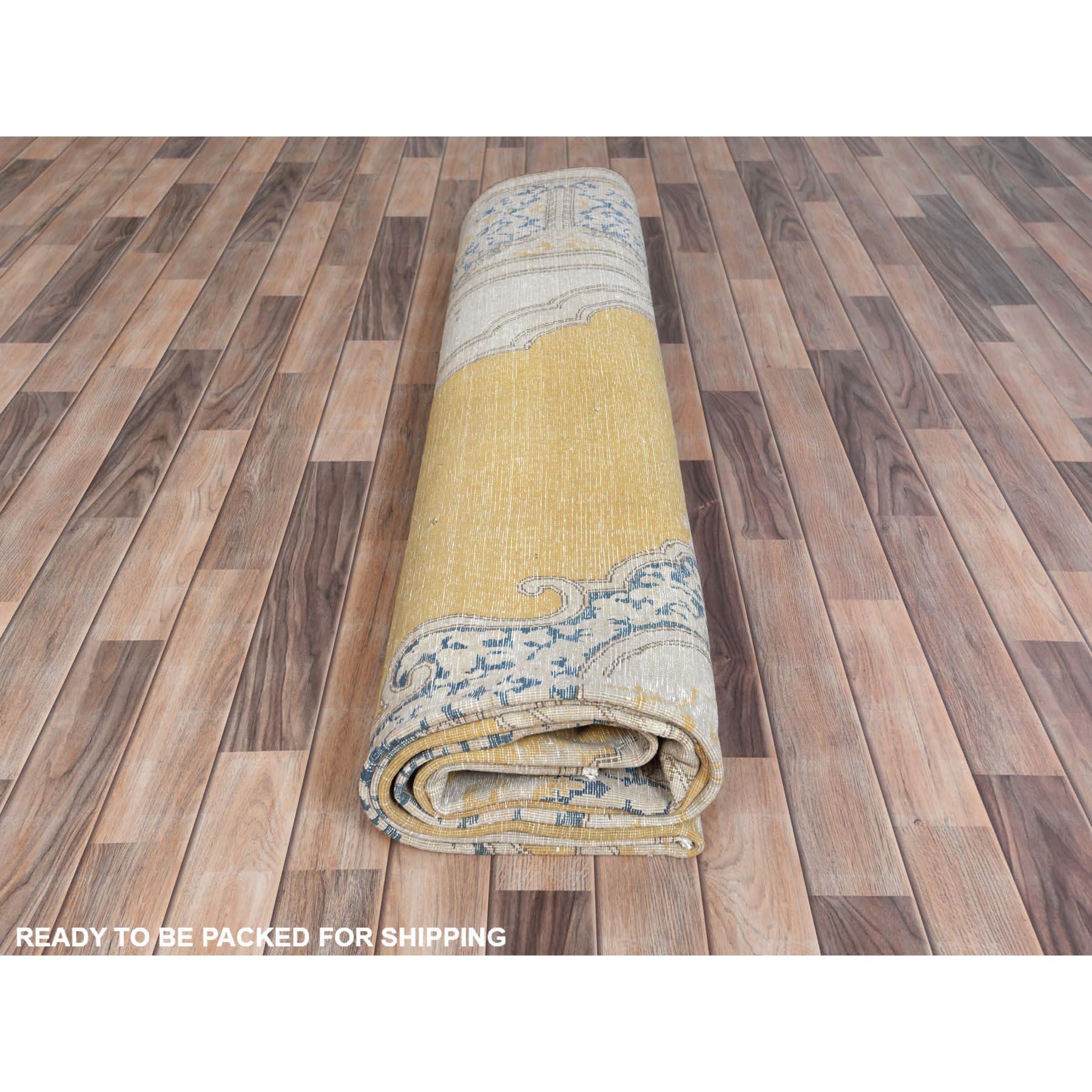 Alfombra Kerman Persa Antigua de Lana Fina Anudada a Mano de Aspecto Desgastado Beige en venta 4