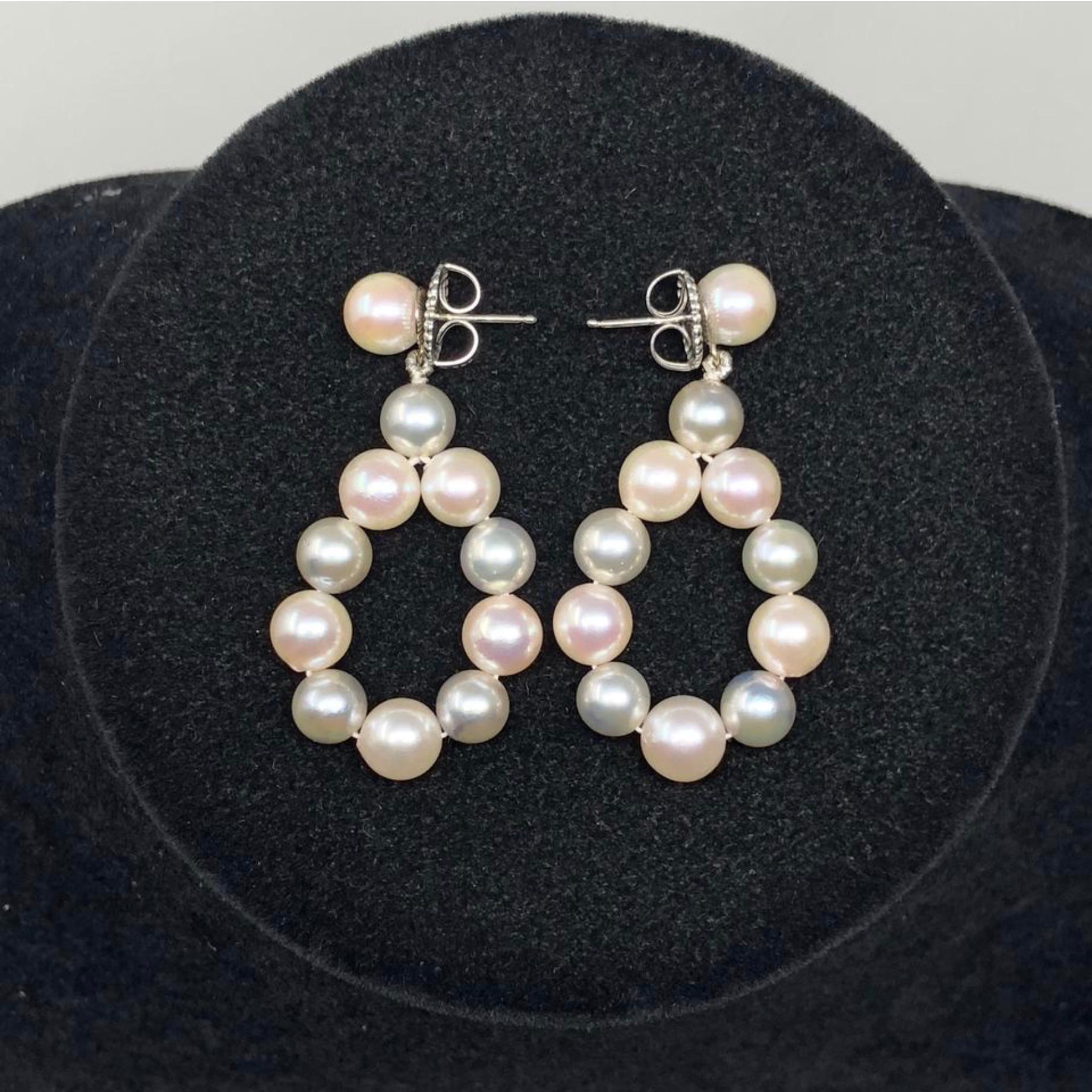 Beijing Pearl Market Custom Hanging Loop Grey and White Pearl Earrings In Excellent Condition For Sale In Saint Charles, IL