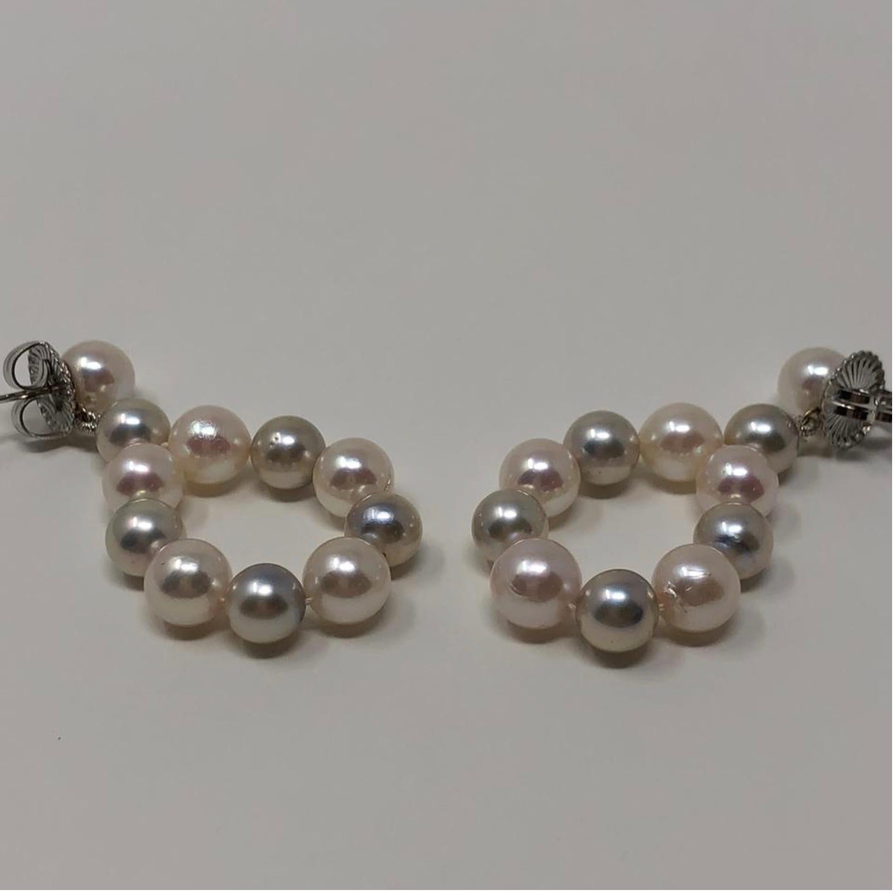 Beijing Pearl Market Custom Hanging Loop Grey and White Pearl Earrings For Sale 1