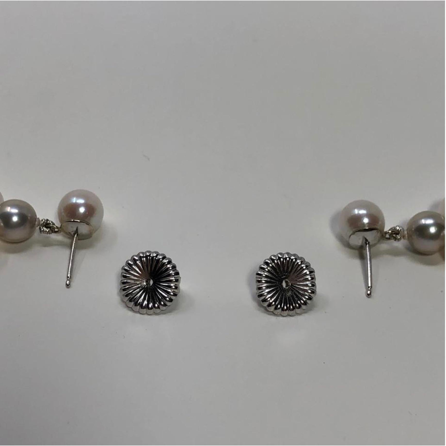 Beijing Pearl Market Custom Hanging Loop Grey and White Pearl Earrings For Sale 3