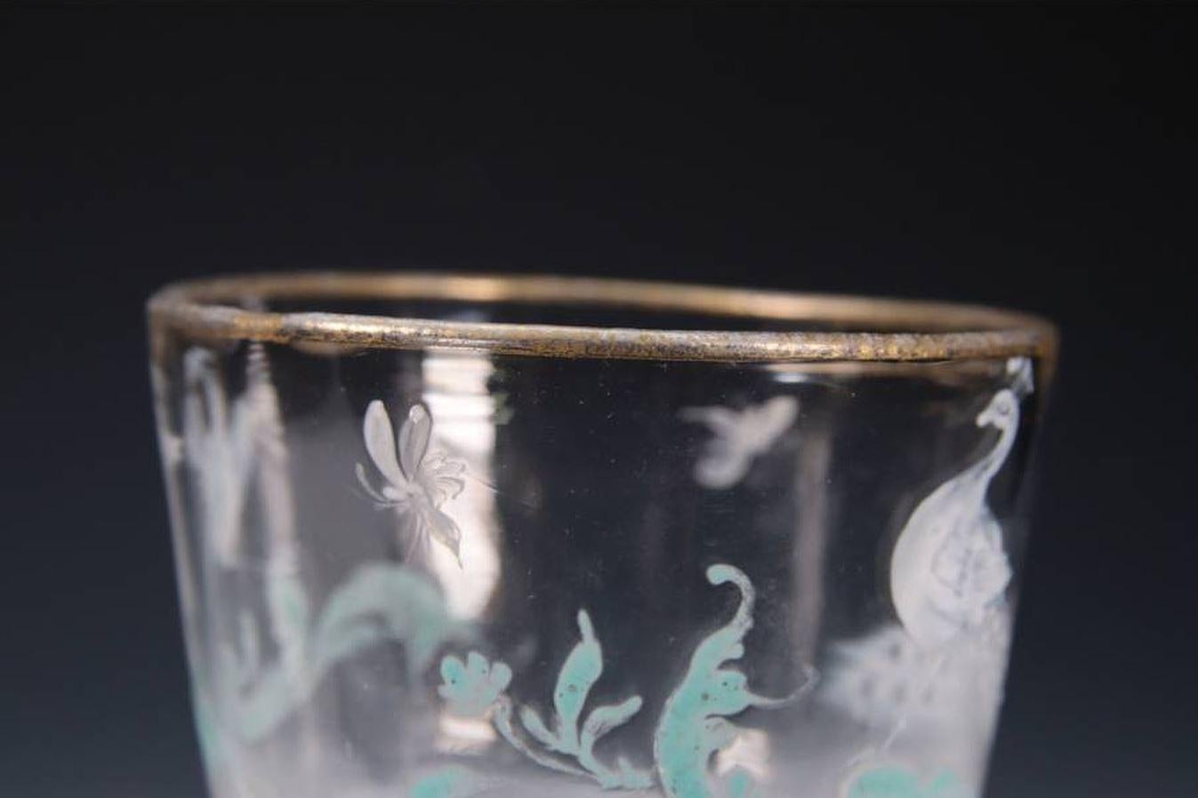 Beilby Copa de Vino Esmaltada Opaca Twist Circa 1765 Pintada Pavo real Peahen Dorado en venta 4
