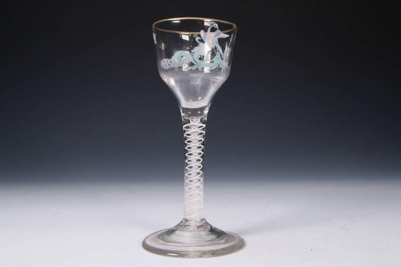 Beilby Copa de Vino Esmaltada Opaca Twist Circa 1765 Pintada Pavo real Peahen Dorado Jorge III en venta