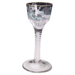 Bicchiere da vino Beilby smaltato opaco CIRCA 1765 con pavone dipinto e doratura