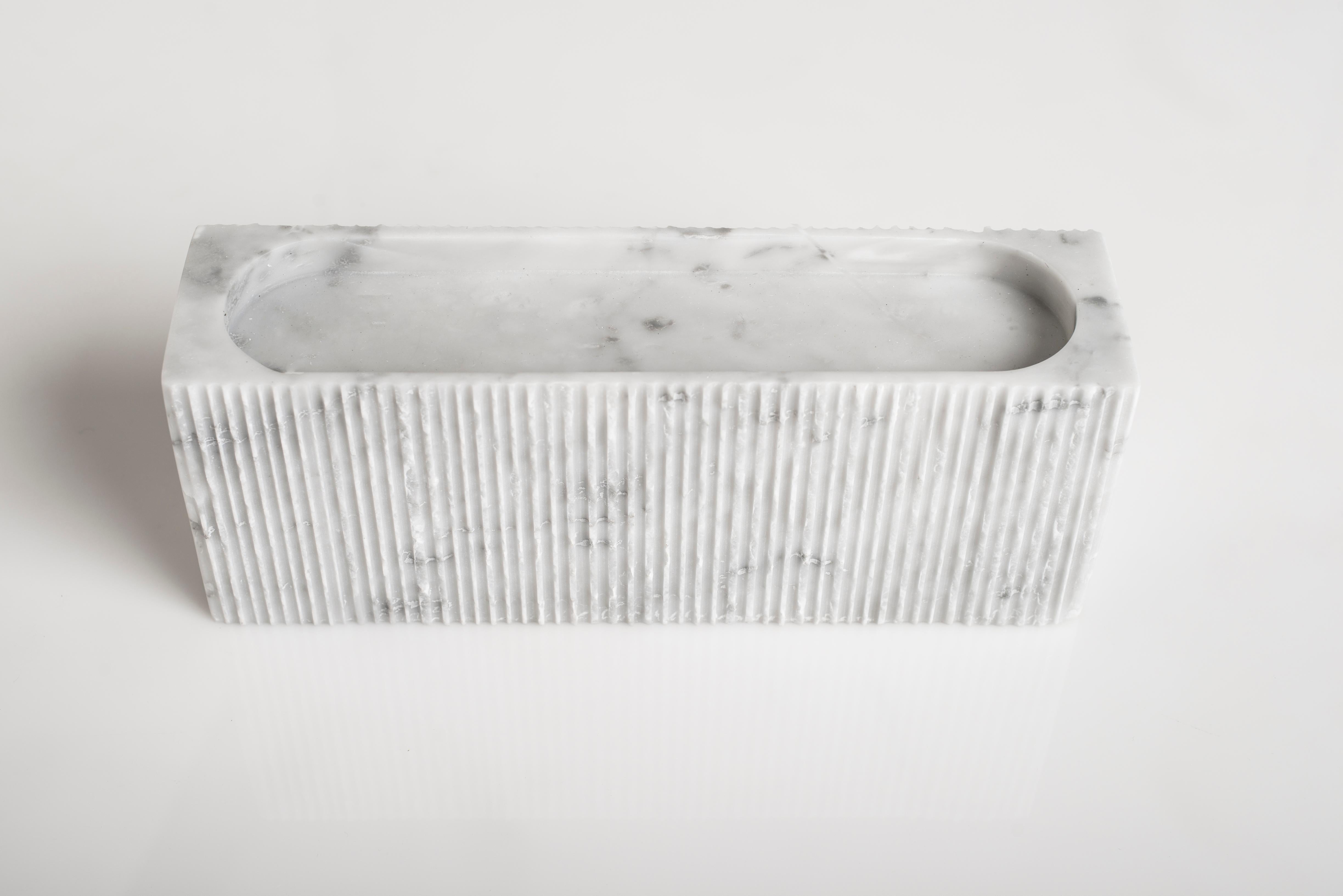 Scultura di Beirut di Carlo Massoud.
Realizzato a mano. 
Dimensioni: P 8 x L 29 x H 12 cm. 
Materiali: Marmo di Carrara.

Il lavoro di Carlo Massoud nasce dalla sua incessante messa in discussione delle norme sociali, politiche, culturali e