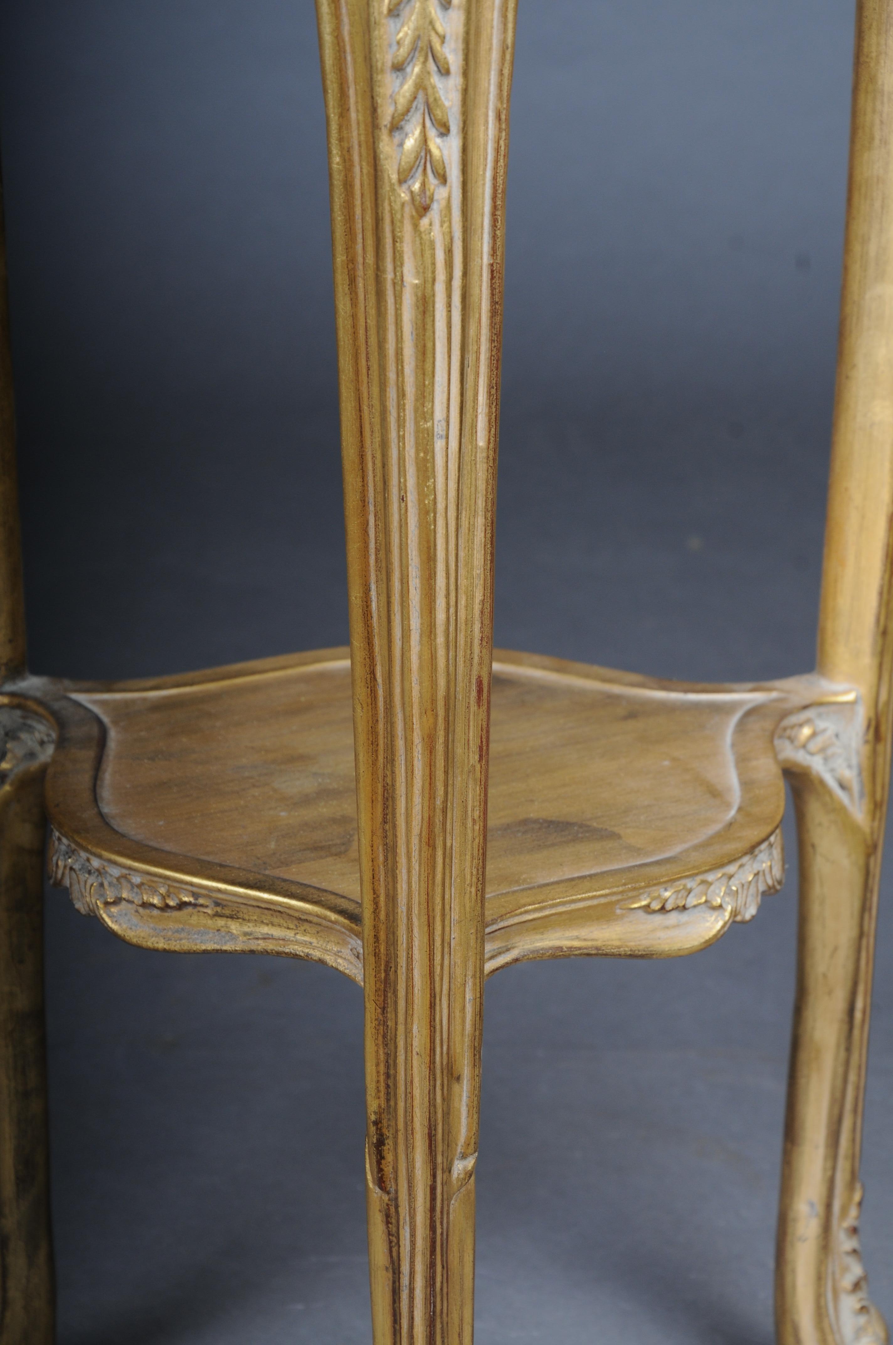 Finely carved gold side table with marble top, Louis XV For Sale 3