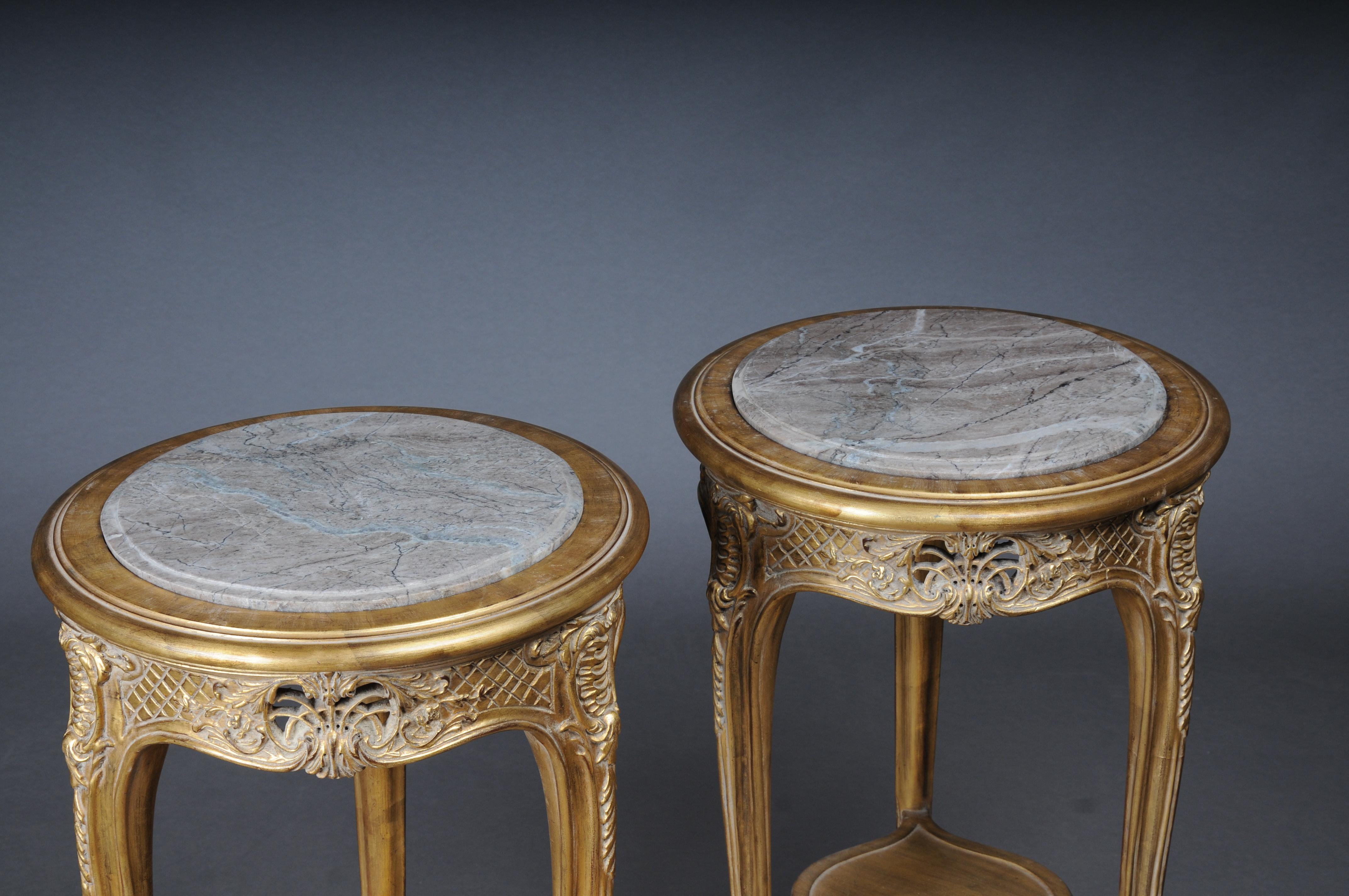 Fein geschnitzter Beistelltisch aus Gold mit Marmorplatte, Louis XV im Angebot 6