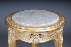 Table d'appoint en or finement sculptée avec plateau en marbre, Louis XV