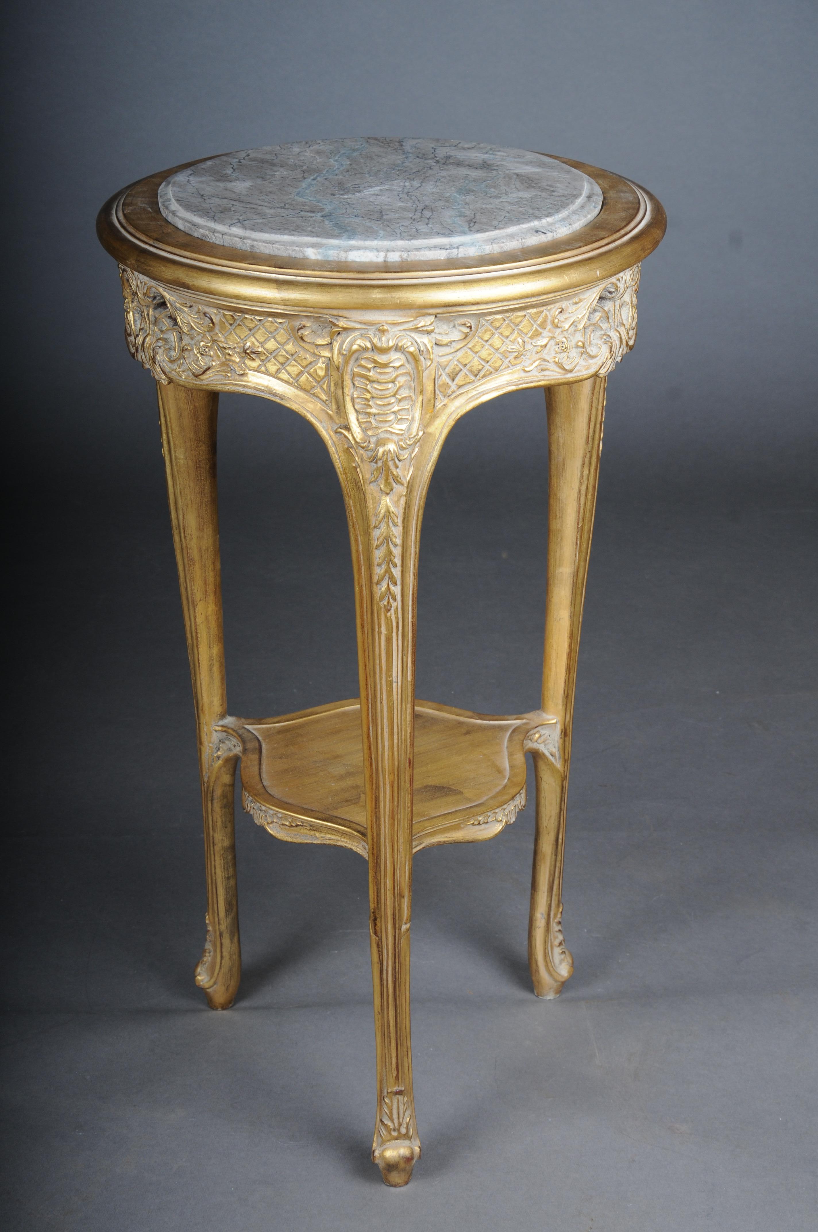 Fein geschnitzter Beistelltisch aus Gold mit Marmorplatte, Louis XV im Angebot 1