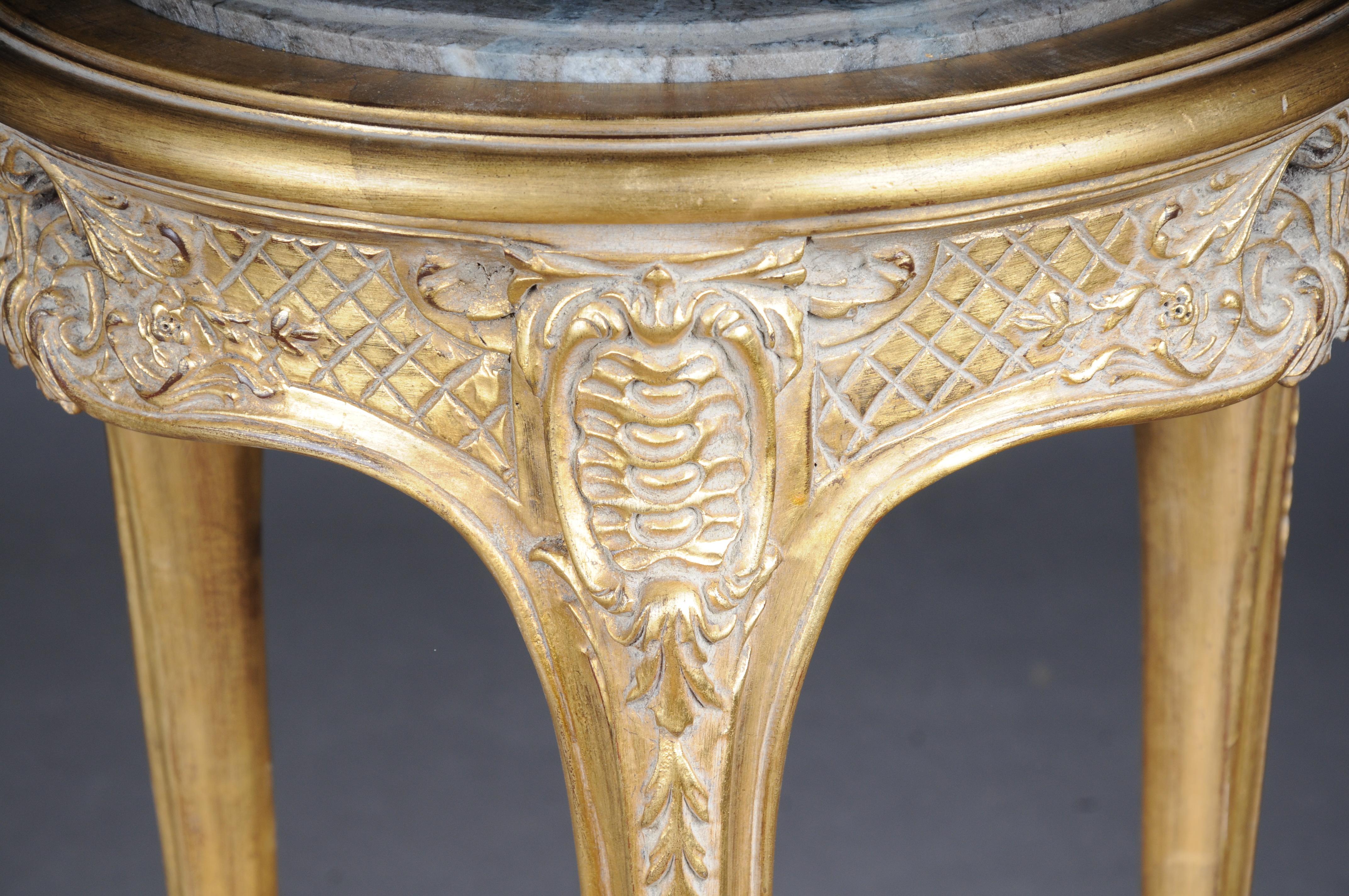 Fein geschnitzter Beistelltisch aus Gold mit Marmorplatte, Louis XV im Angebot 2