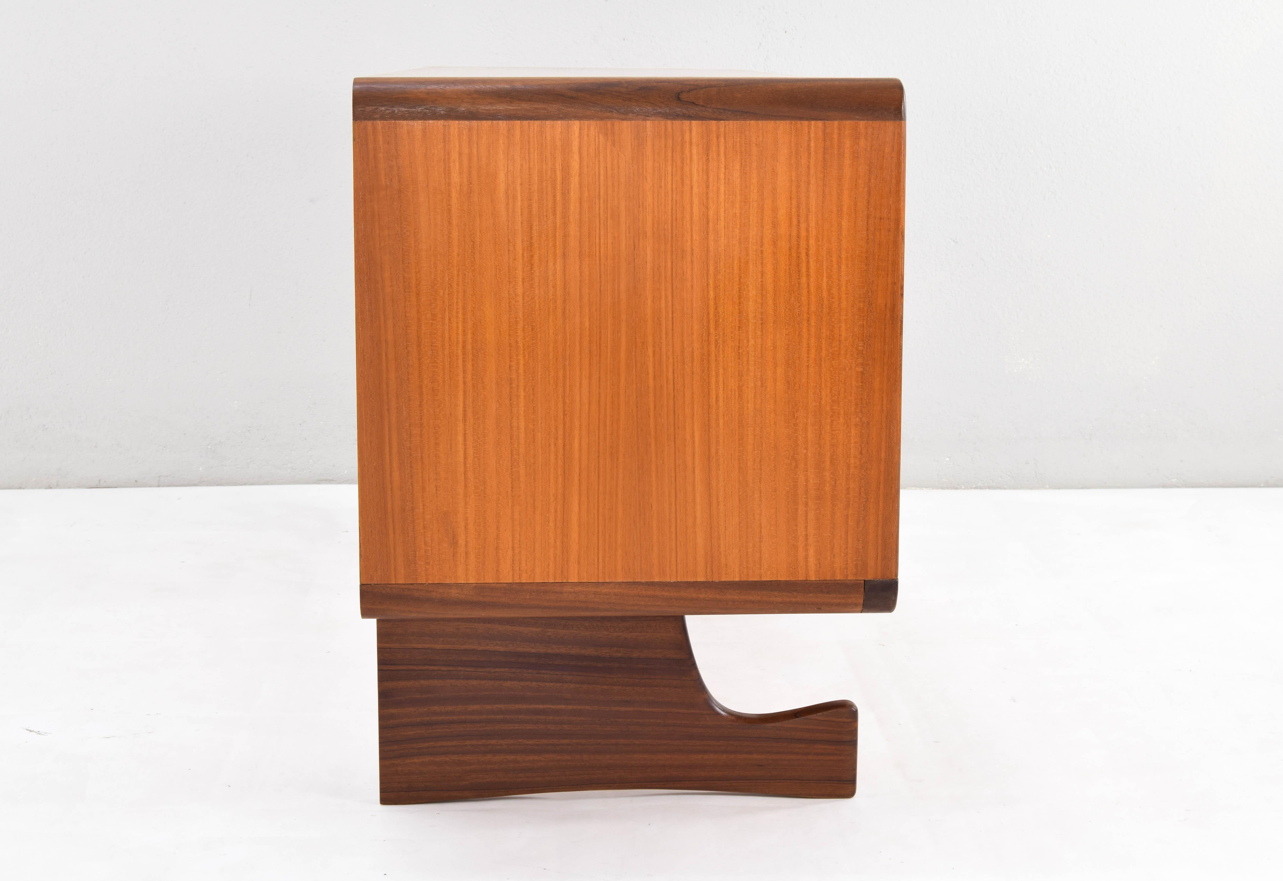 Table de coiffeuse ou bureau triptyque en teck de style Beithcraft moderne du milieu du siècle, 1960 en vente 10