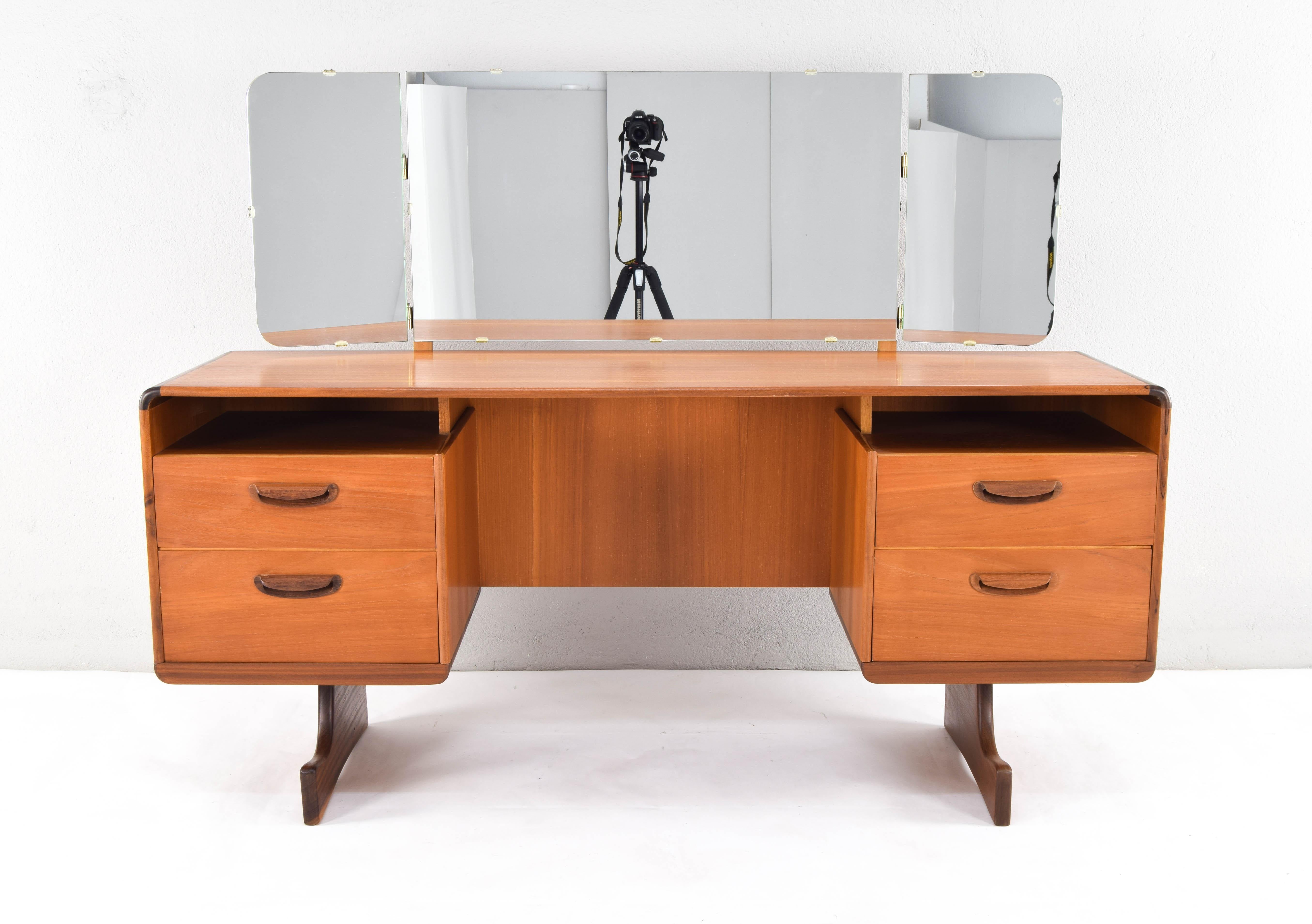 Miroir Table de coiffeuse ou bureau triptyque en teck de style Beithcraft moderne du milieu du siècle, 1960 en vente
