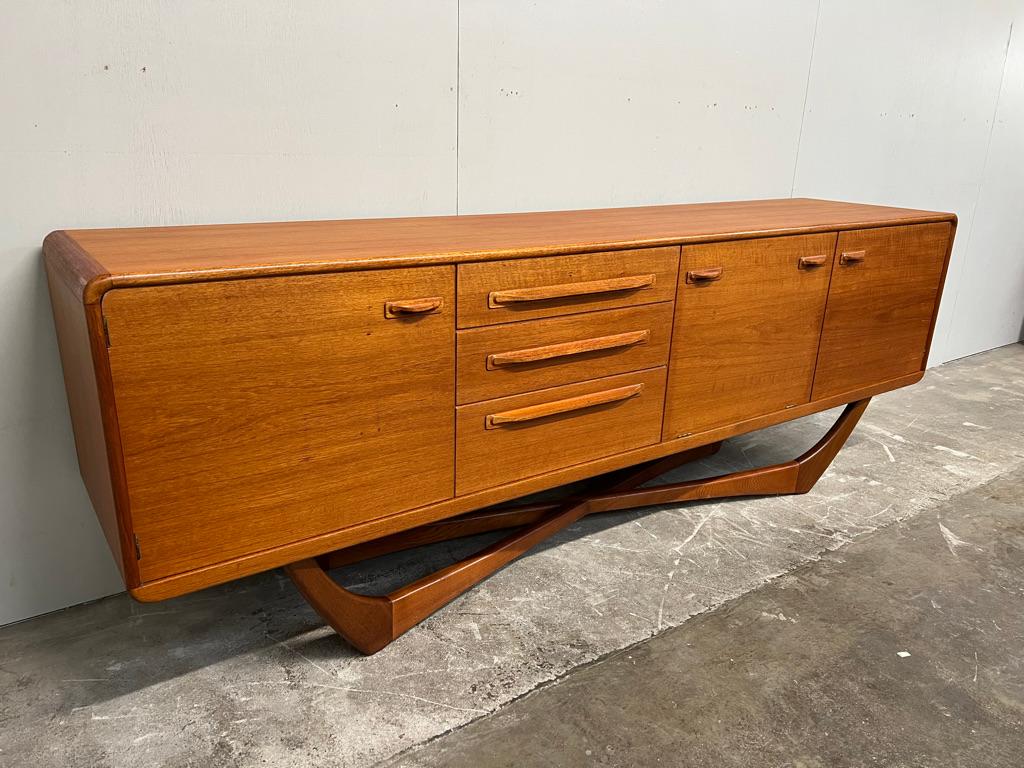 Britannico Credenza in teak di Beithcraft Val Rossi, metà del secolo scorso, Regno Unito, fine anni '60 in vendita